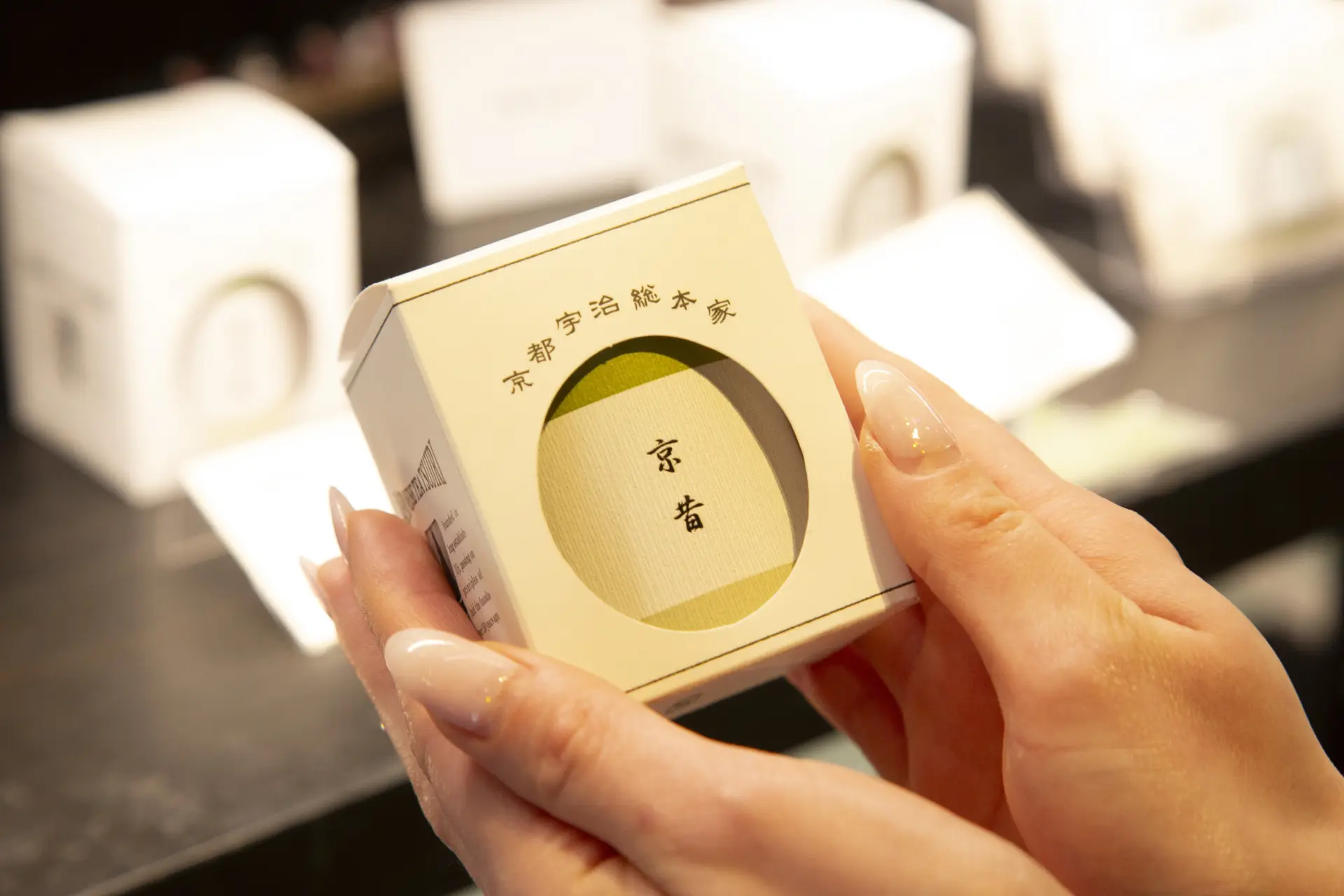 30gと小さくて軽量。お土産にもピッタリ