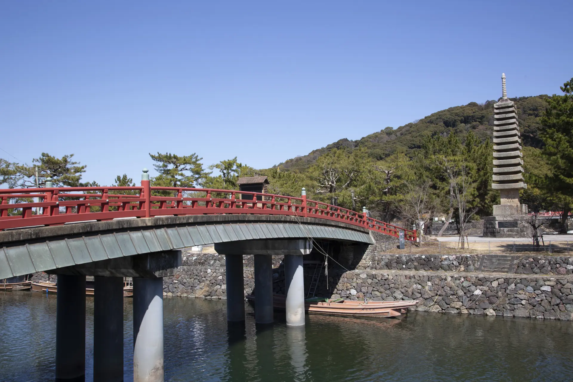 「辻利 宇治本店」から徒歩約8分にある喜撰橋
