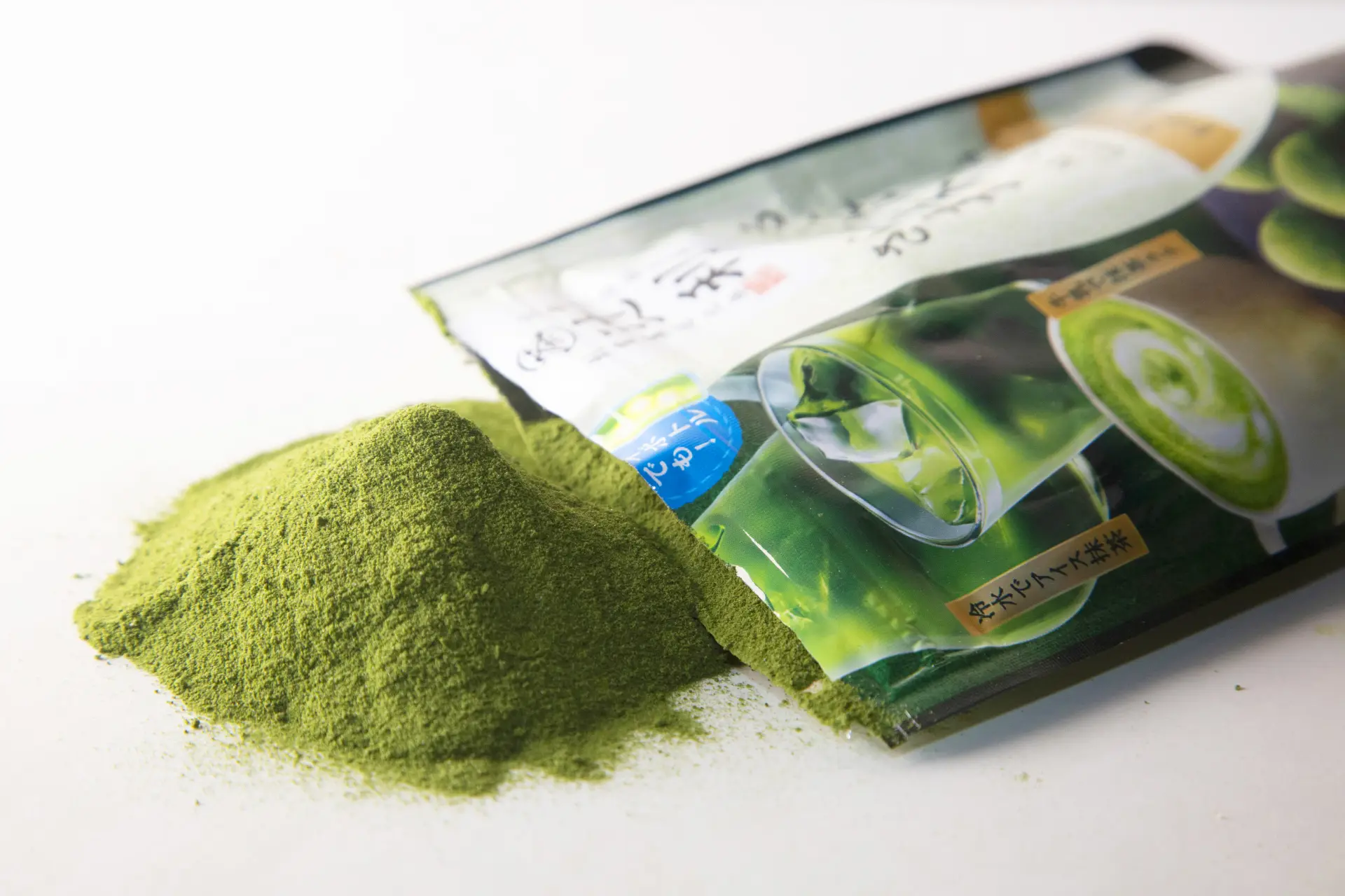 易溶的粉末商品，能轻松品饮抹茶