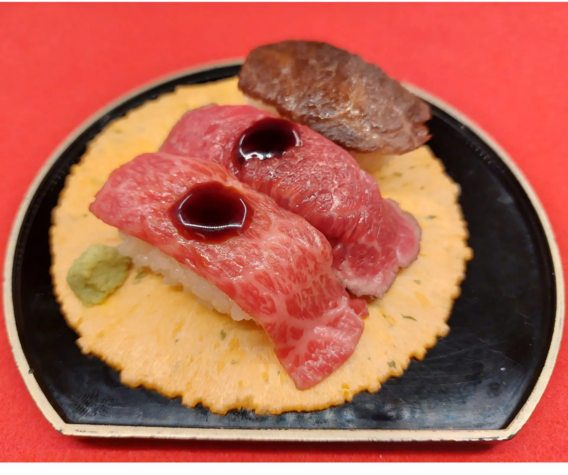 近江牛の握り寿司。とろけるような食感をその場で味わえる一品