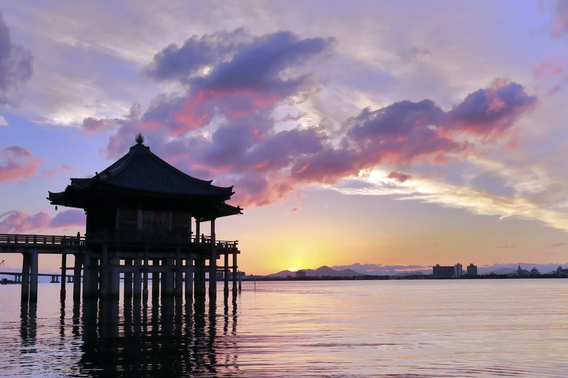 【滋賀で選ぶ旅のかたち13選】湖東で歴史を歩くか、湖西で自然に浸るか