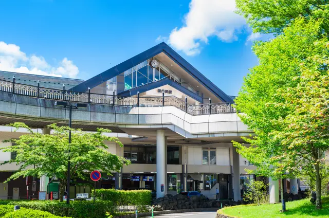 東京から新幹線でもっとも近い駅、軽井沢は観光拠点の候補のひとつ