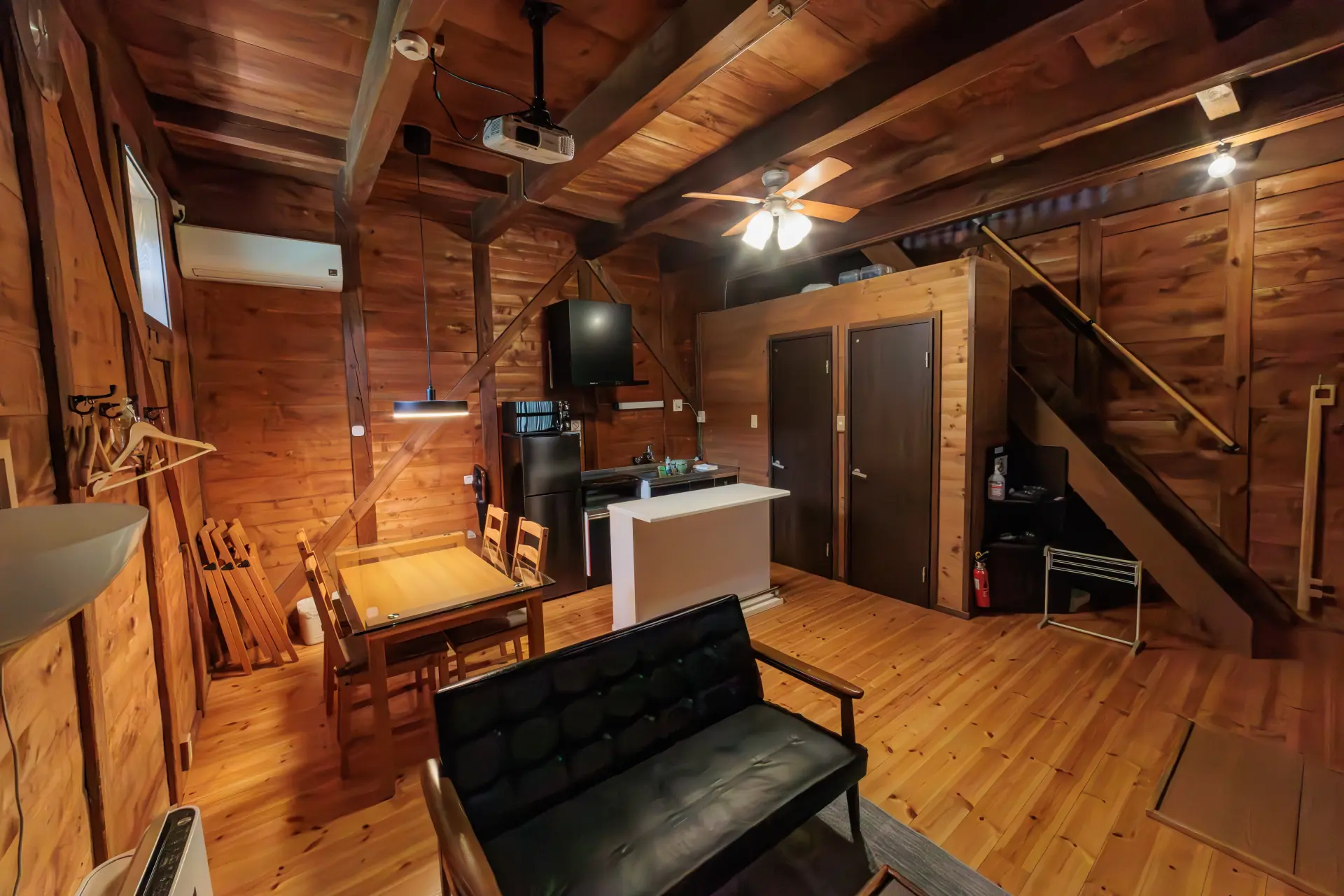 明治時代から残る蔵を改装したKURA