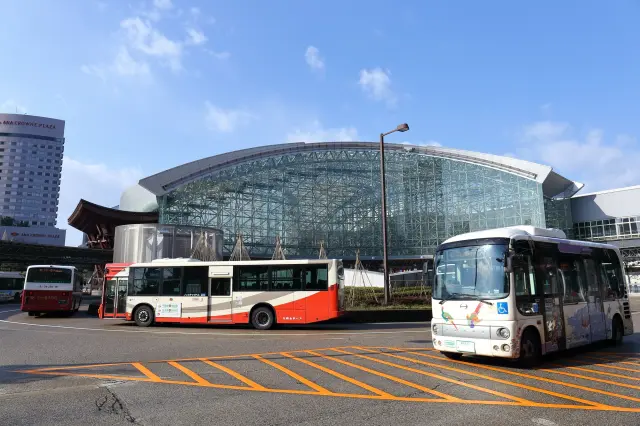 金澤站前巴士總站有許多前往主要觀光地的巴士班次