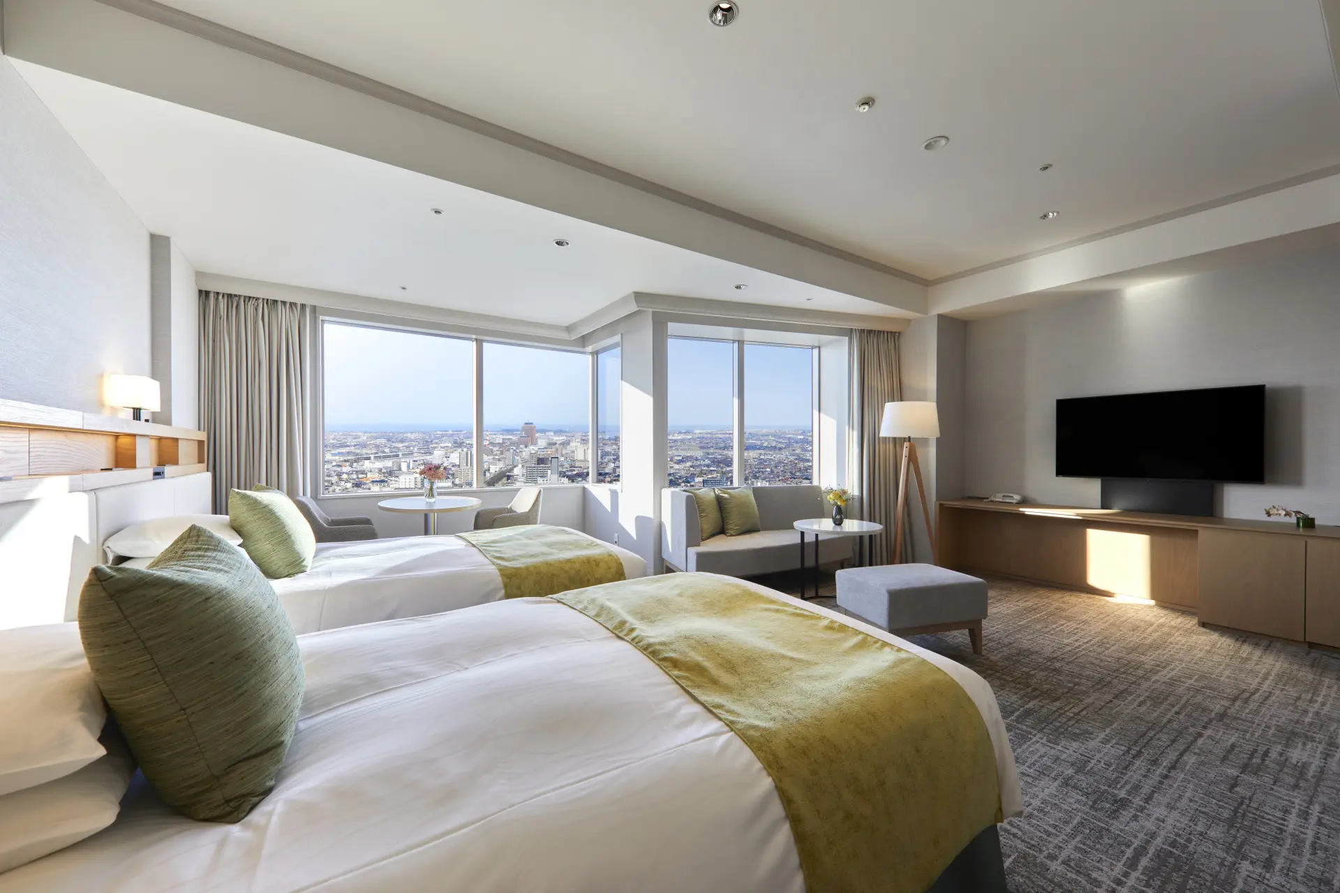 最大4名まで宿泊可能な「コンフォート」デラックスルーム