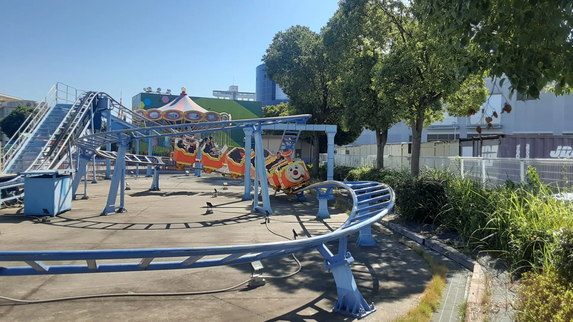 遊園地デビューにもちょうどいいミニジェットコースター