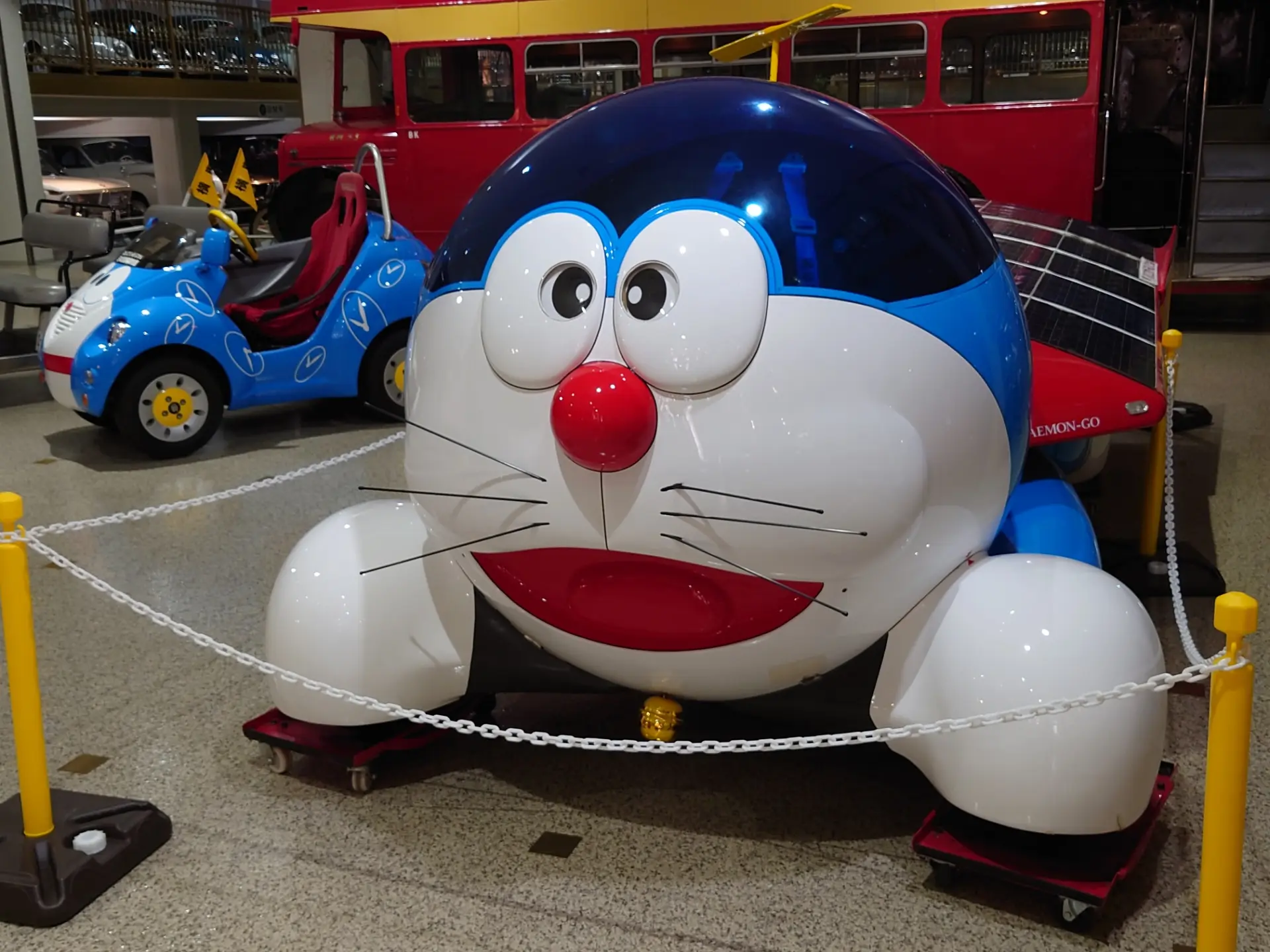 藤子・F・不二雄先生自らがデザインしたソーラーカー「ソラえもん号」