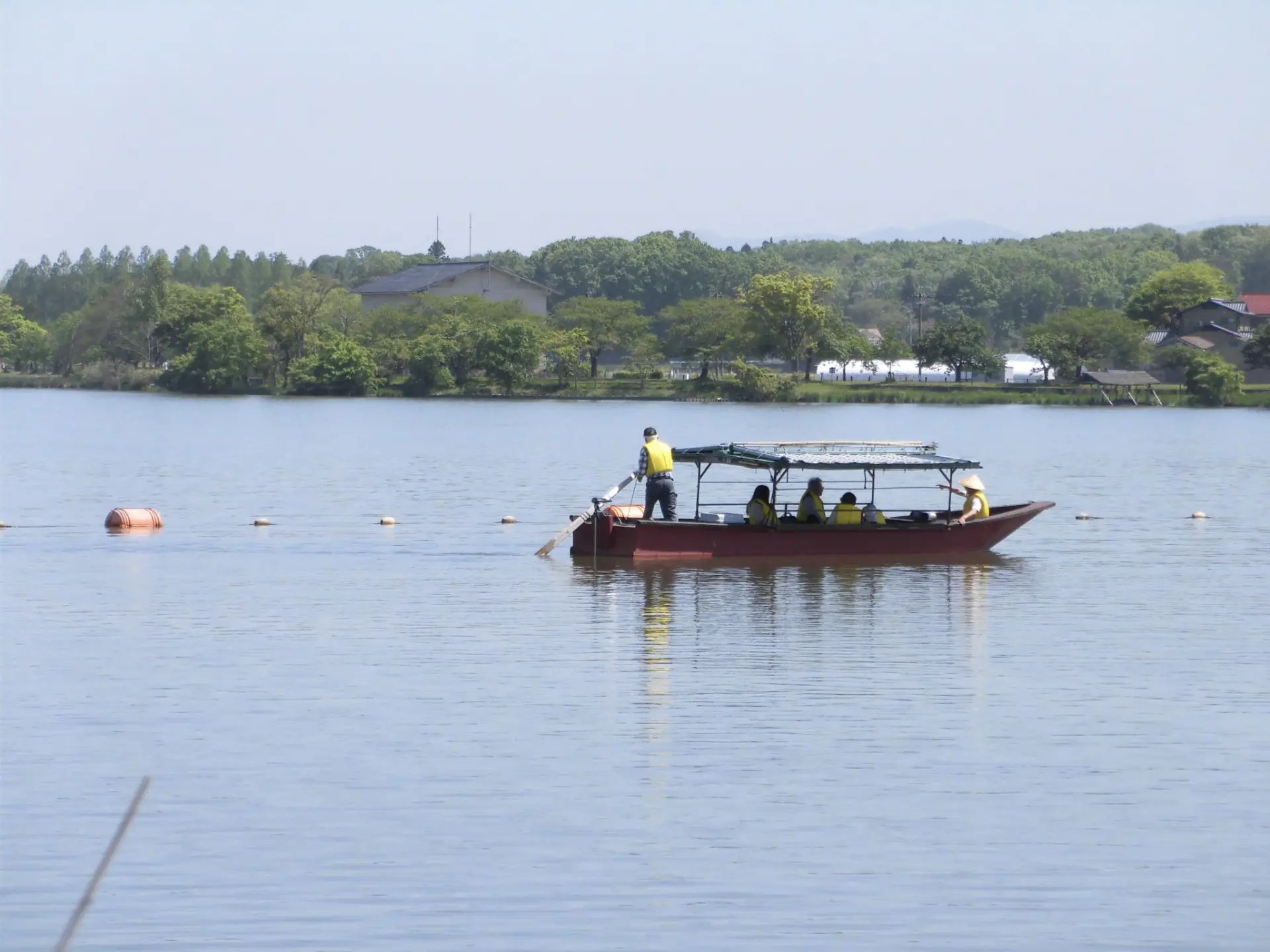 ゆったりと水面散歩が楽しめる流し舟(要予約)もある