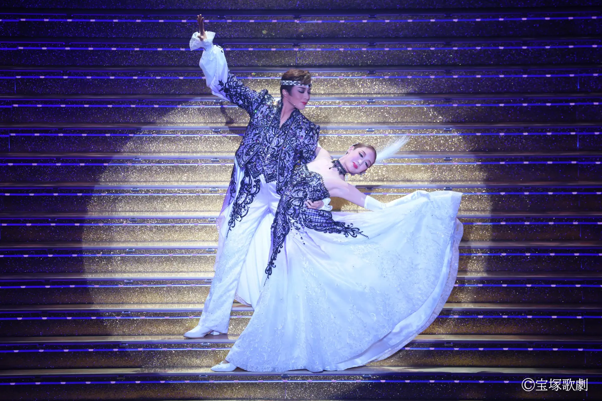 บทตัวละครชาย (Otokoyaku) และ บทตัวละครหญิง (Musumeyaku)