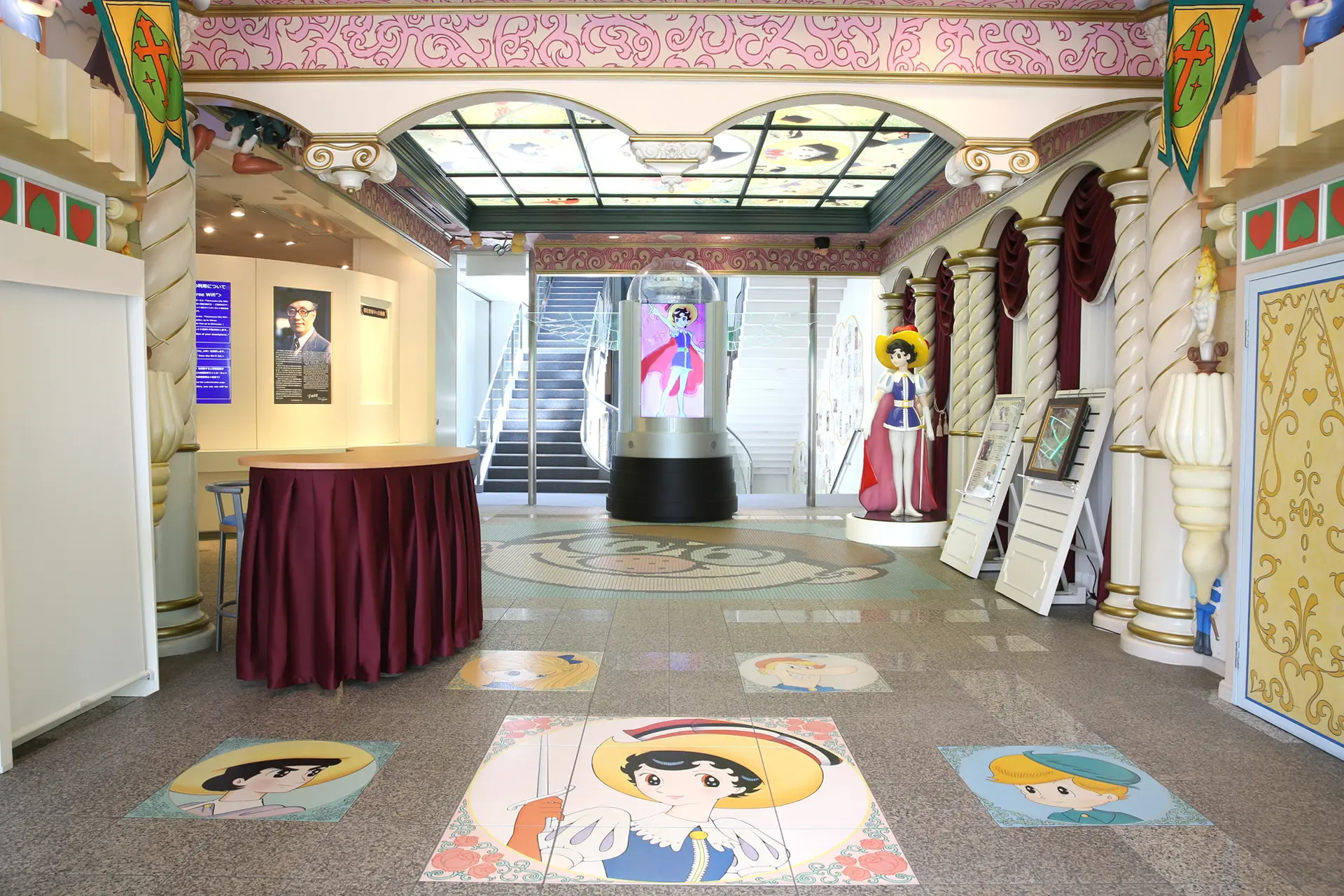 โถงทางเข้าสไตล์พระราชวังจากเรื่อง "เจ้าหญิงอัศวิน" (Princess Knight)