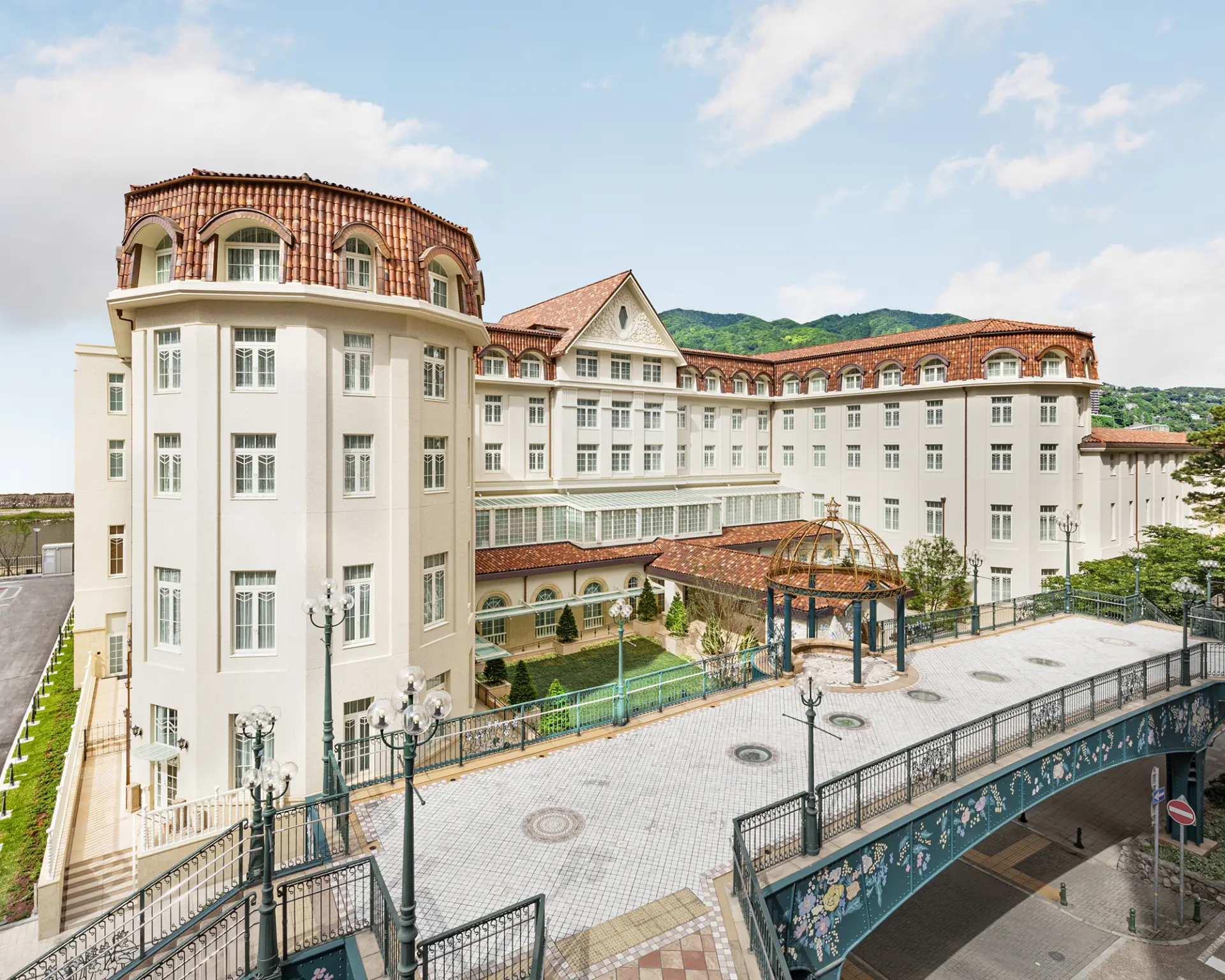 ดื่มด่ำกับความประทับใจของ Takarazuka Revue ท่ามกลางบรรยากาศอันงดงาม