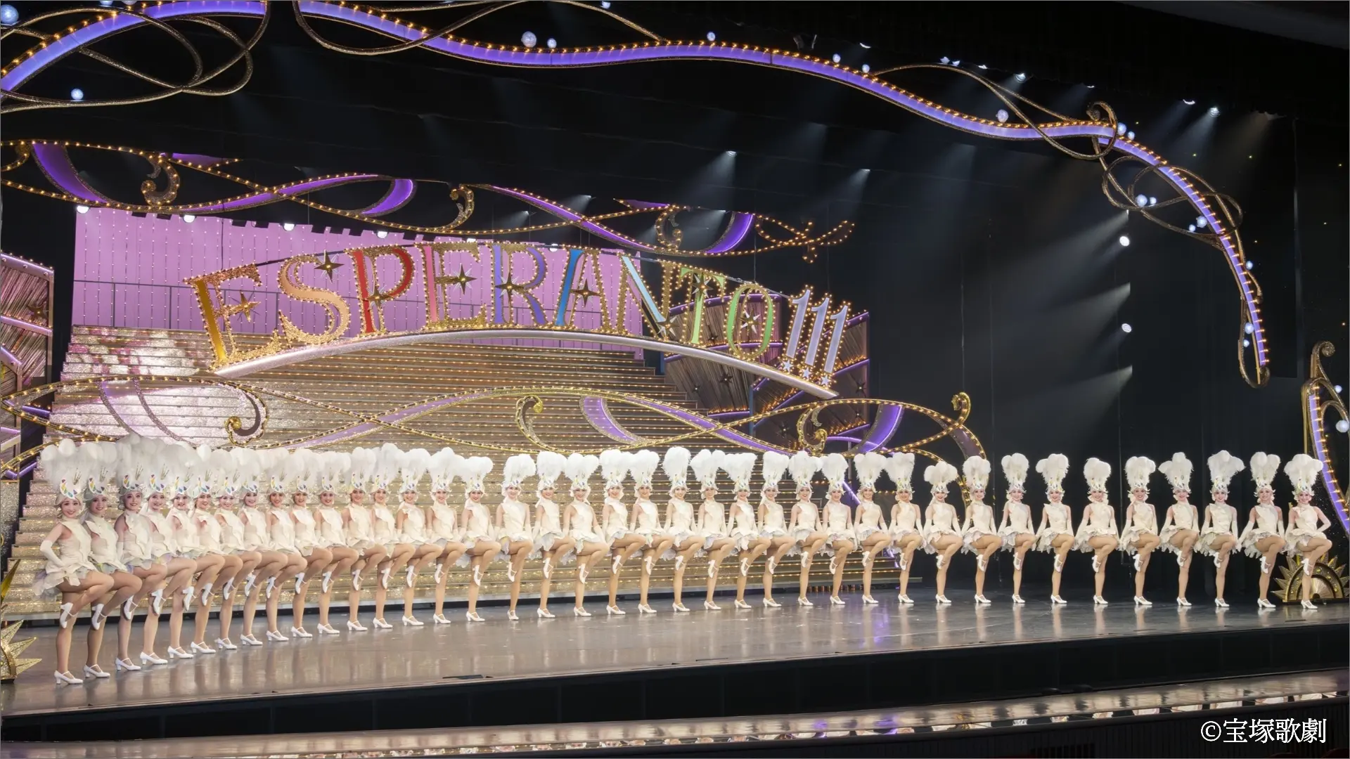 การแสดงรีวิวหรือโชว์ในช่วงครึ่งหลัง