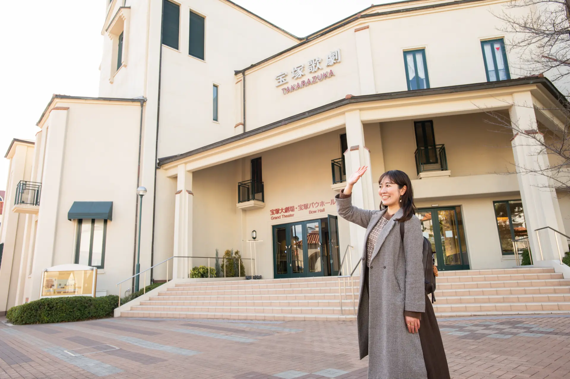 ถึงจุดหมาย “โรงละครทาการะซึกะแกรนด์” สถานที่อัดแน่นไปด้วยความฝัน