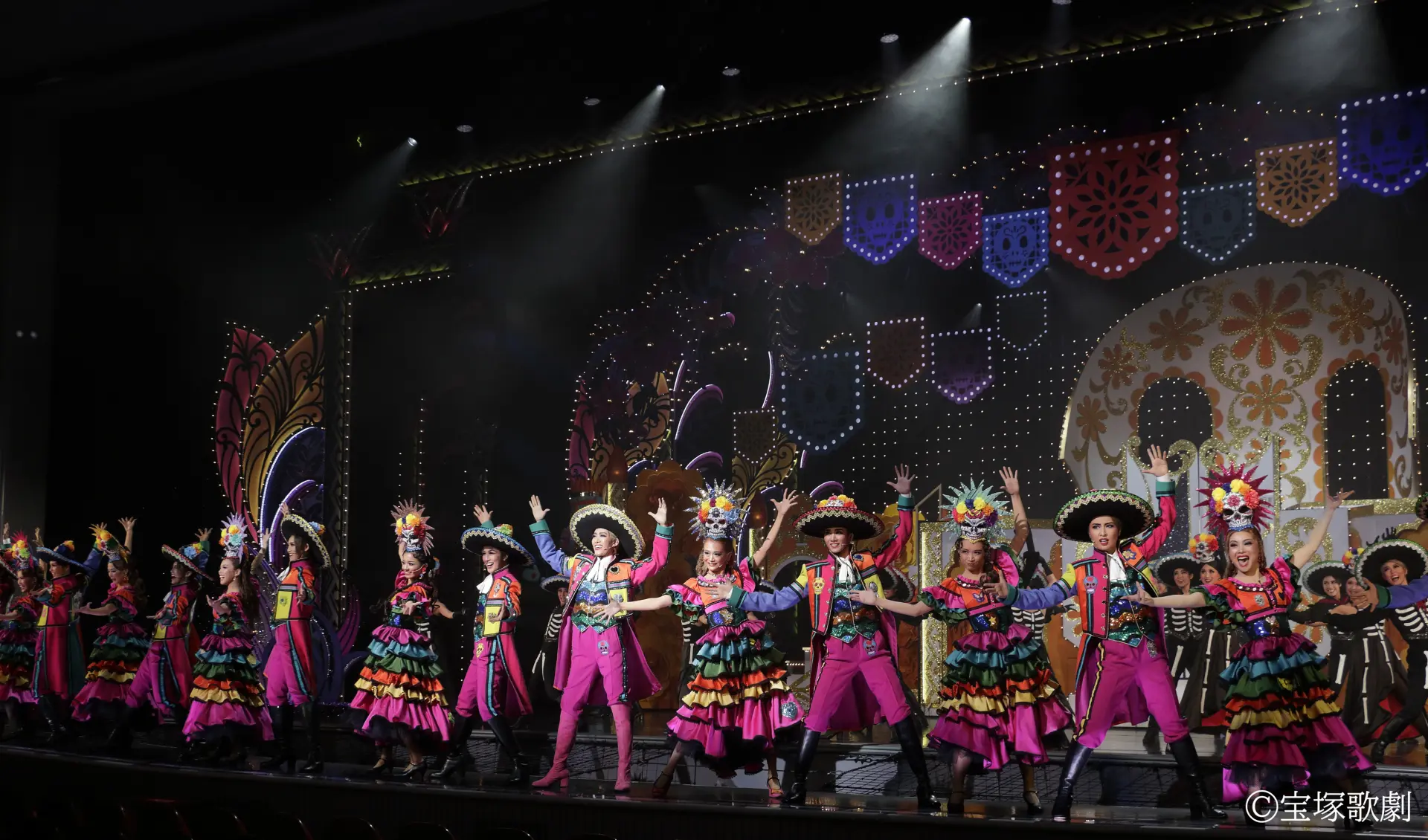 ฉากหนึ่งจากการแสดงโชว์ "EL DESEO"