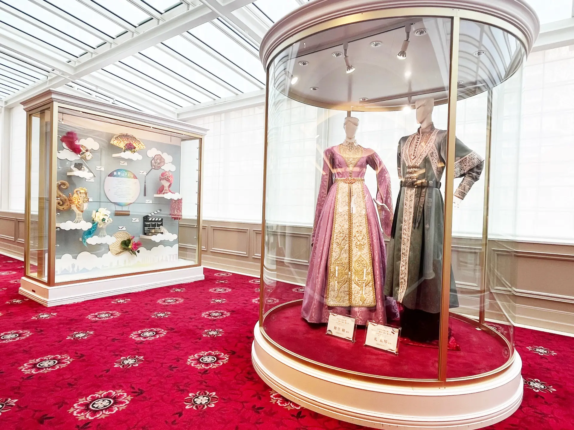 ชั้น 2 แกลเลอรีจัดแสดงนิทรรศการละครเวทีทาการะซึกะ (Takarazuka Revue Exhibition Gallery)