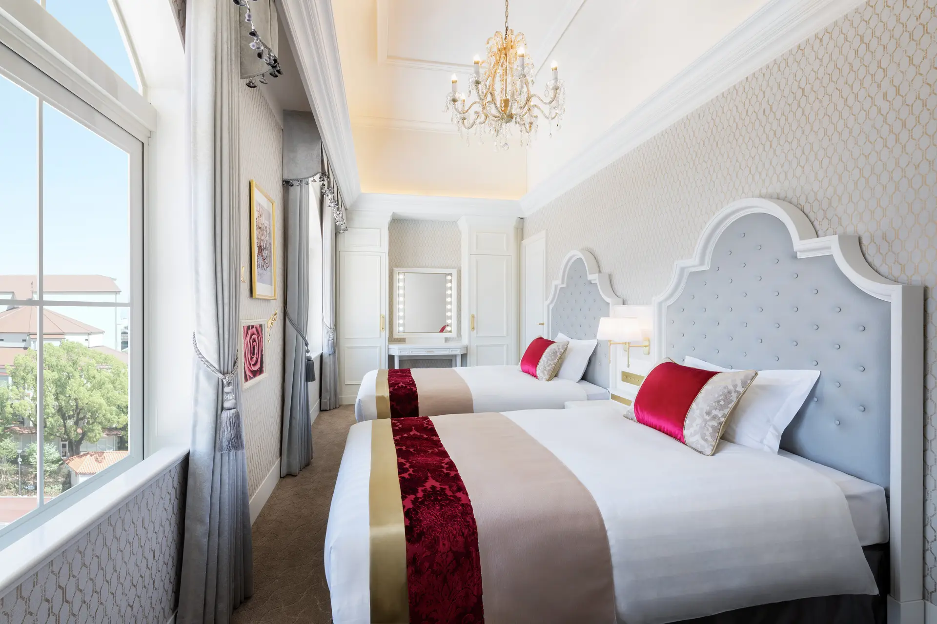 Deluxe Twin Revue Room