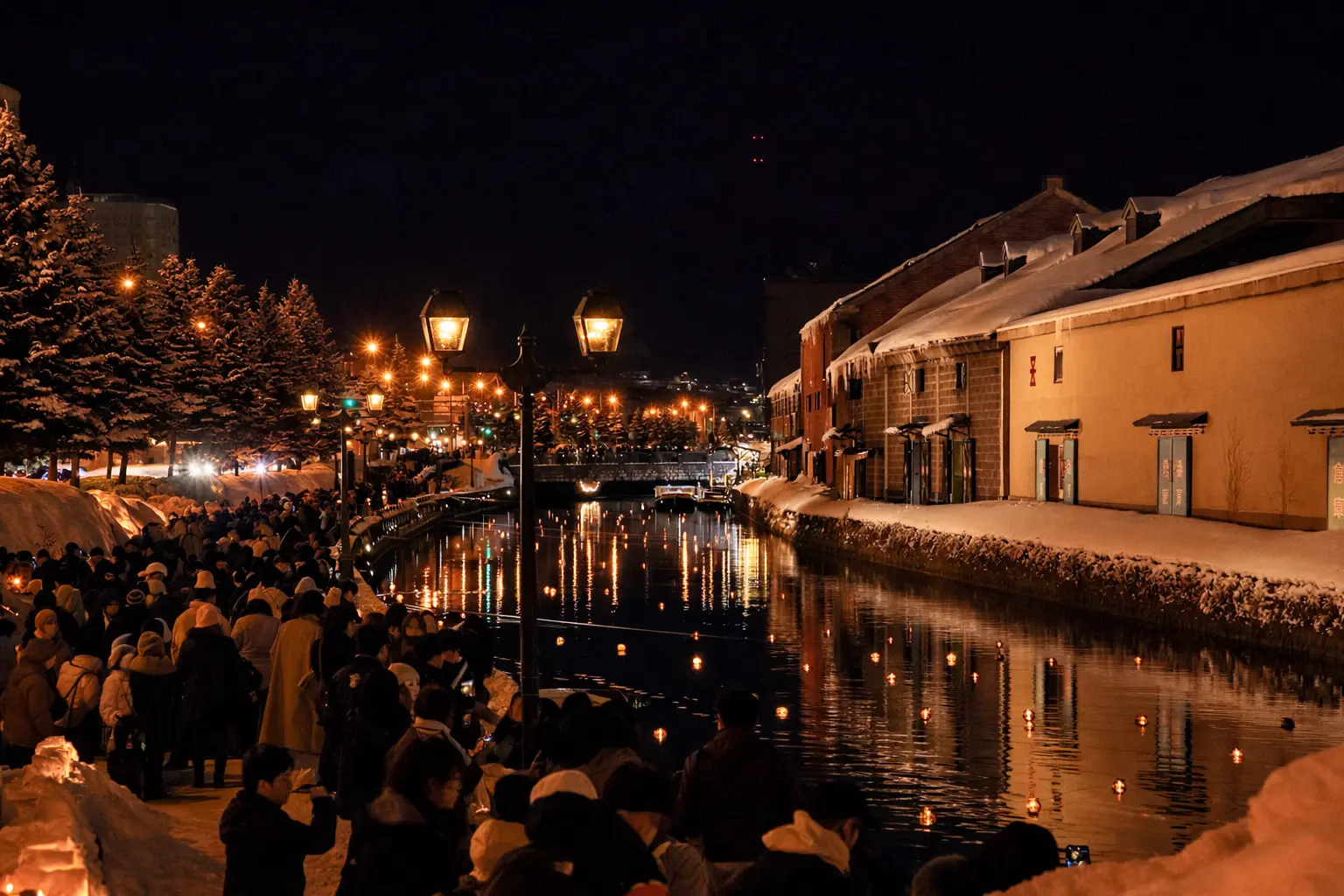 แสงเทียนขับให้ทิวทัศน์เมืองย้อนยุคดูโดดเด่นยิ่งขึ้น