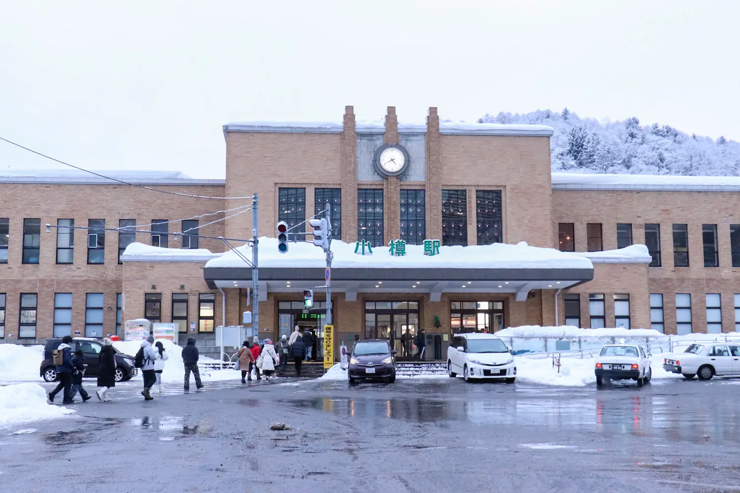 สถานี JR โอตารุเป็นอาคารสถานีสไตล์ย้อนยุค เหมาะกับการถ่ายรูปมาก