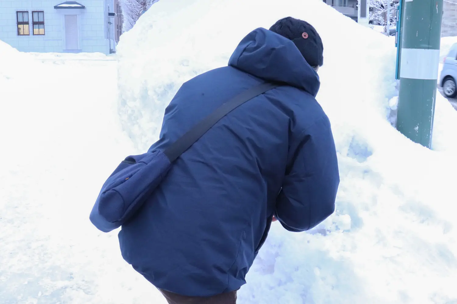 ควรใช้กระเป๋าแบบที่ทำให้มือทั้งสองข้างว่าง เผื่อหกล้มจะได้ใช้มือพยุงตัวได้