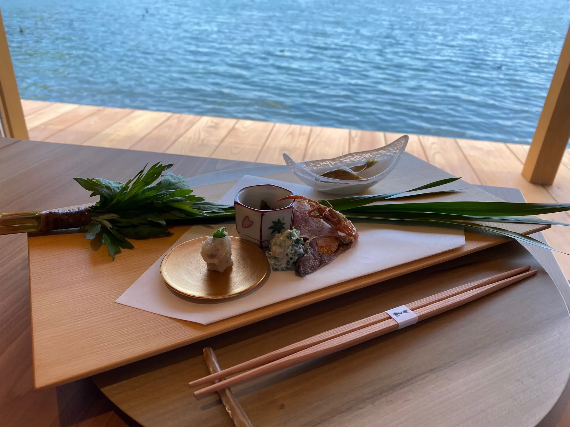 滋賀県の郷土料理・鮒寿しをさまざまな味わい方でいただける