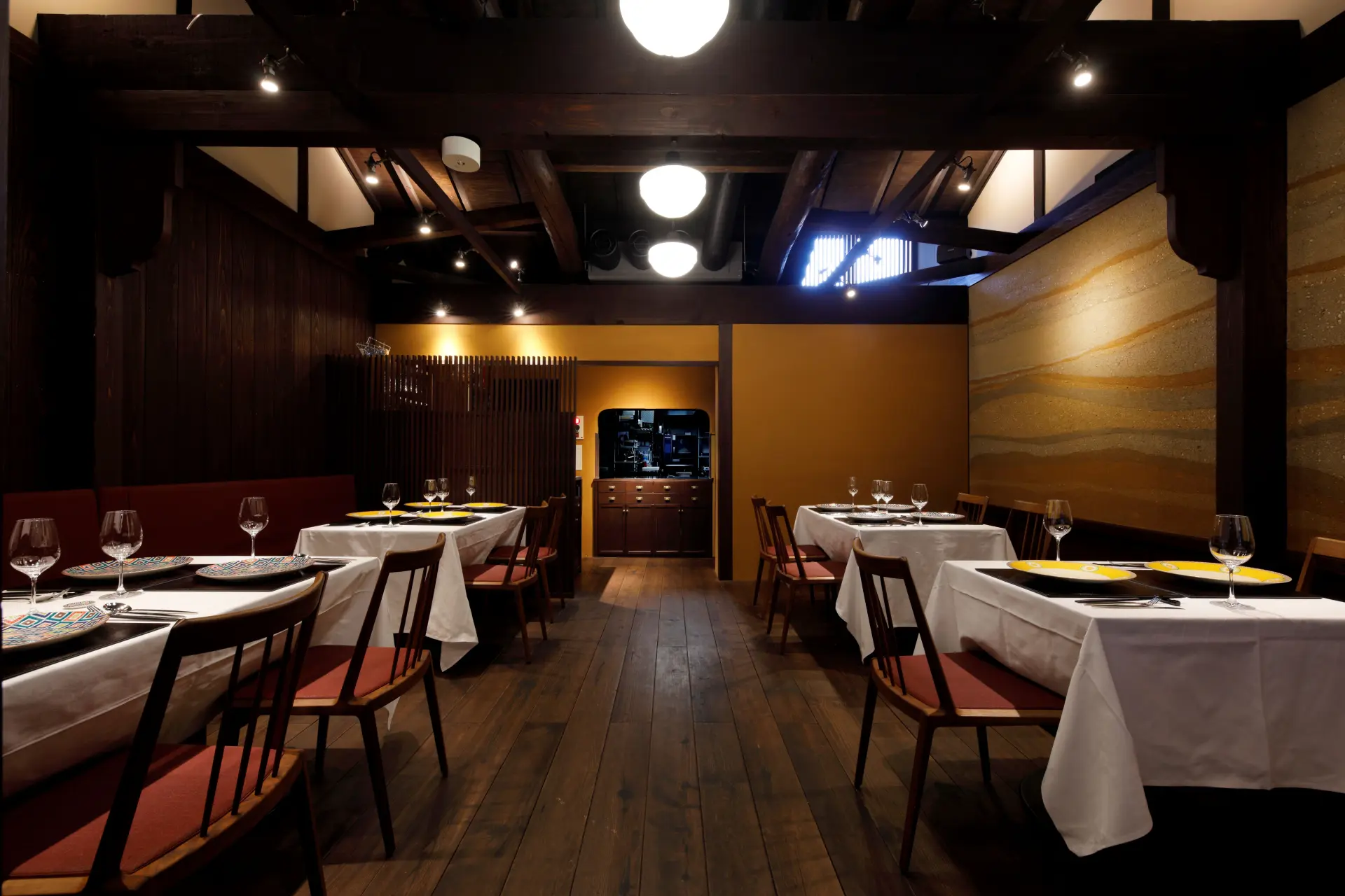 大正期の町家をリノベーションした落ち着いた空間で、ゆっくりと食事の時間が楽しめる