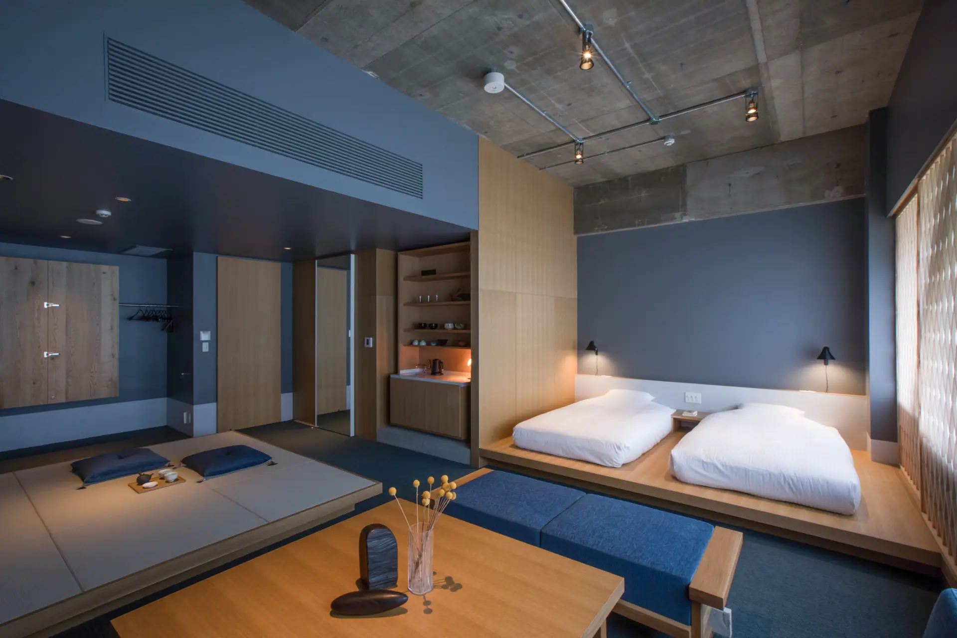 畳スペースに布団を敷くこともできるJAPANESE STYLEの「JUNIOR SUITE」