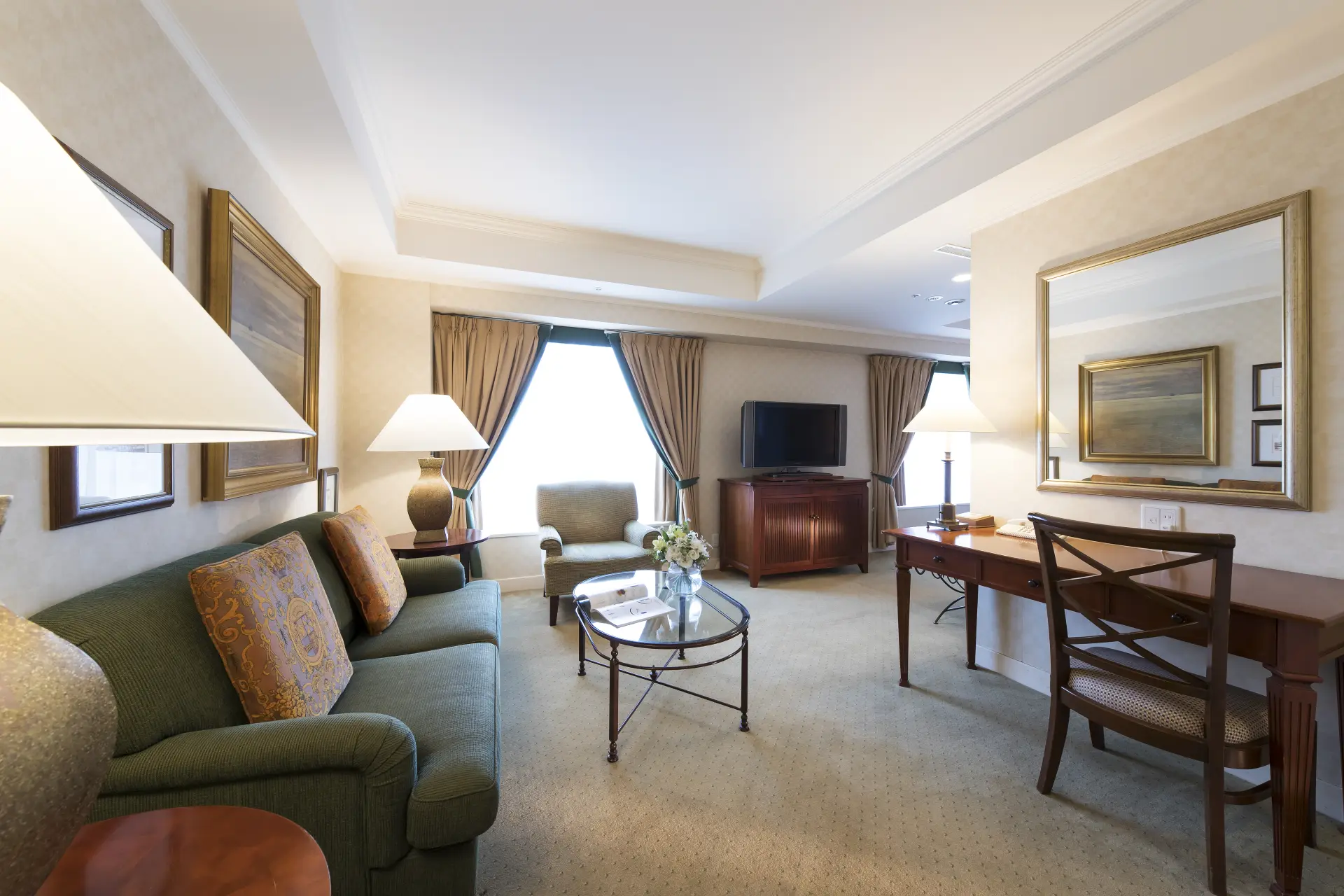 家具や調度品にもこだわったデラックスフロア