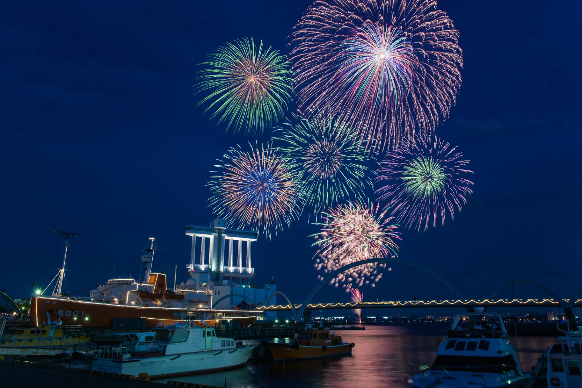 約3,000発の花火がフィナーレを演出する