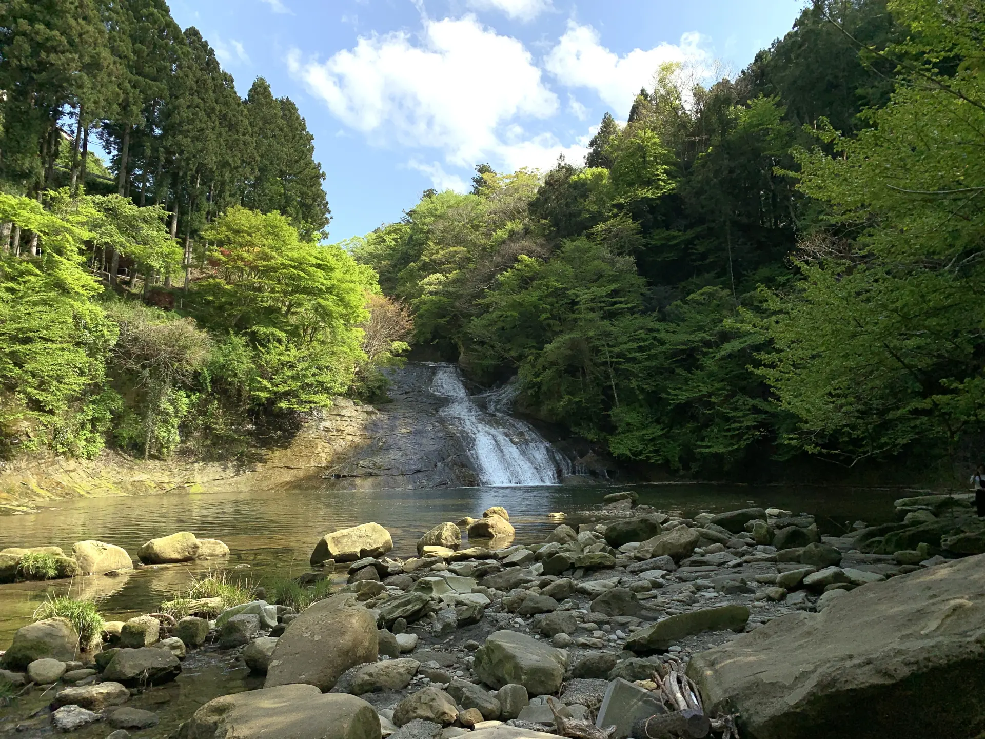 季節によって表情を変える滝の景色。養老渓谷を代表する景勝地として知られる
