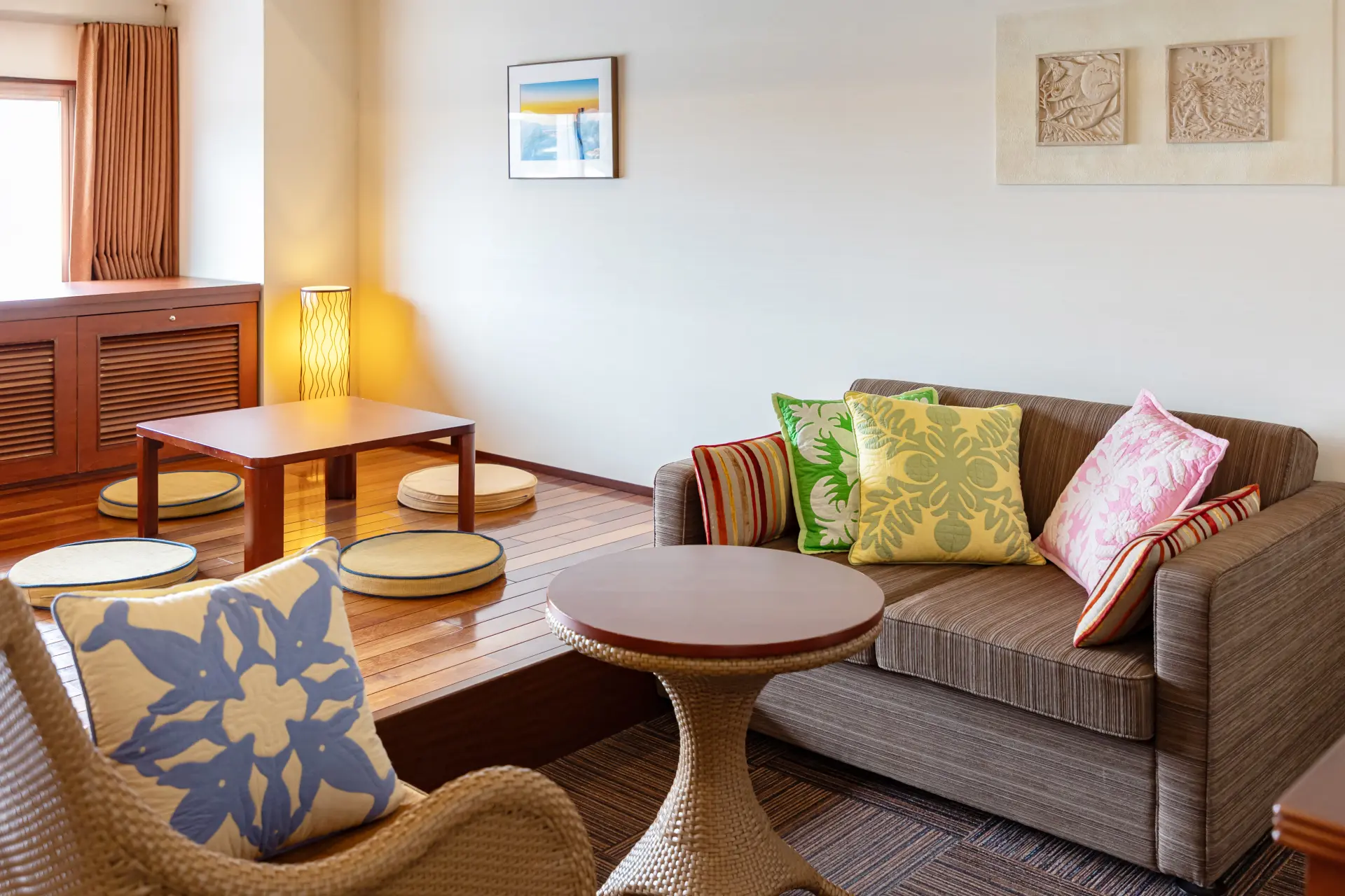 室内も南国の穏やかな雰囲気でゆったりとくつろげる