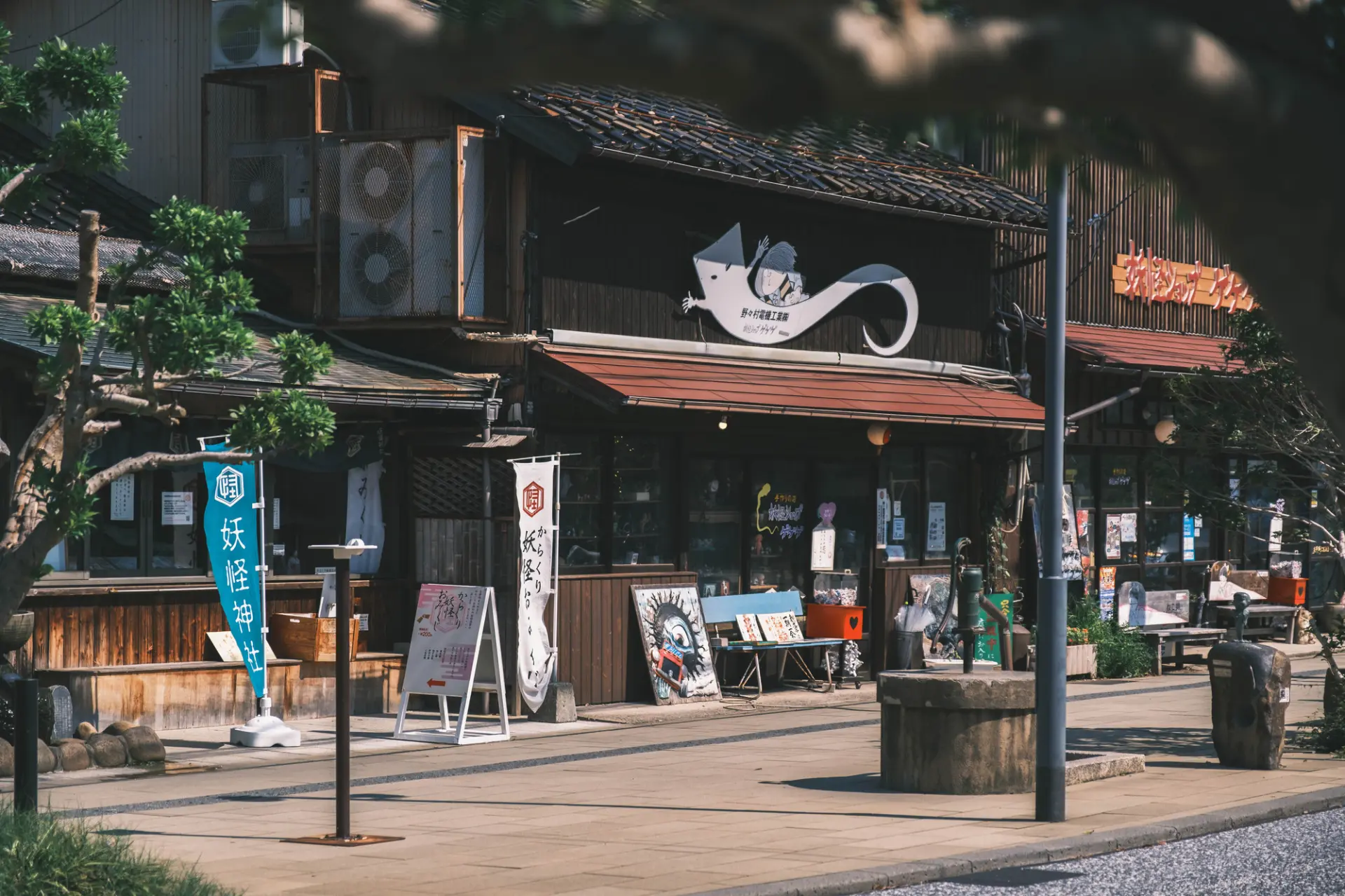 レトロな雰囲気の商店街の散策もあわせて楽しみたい