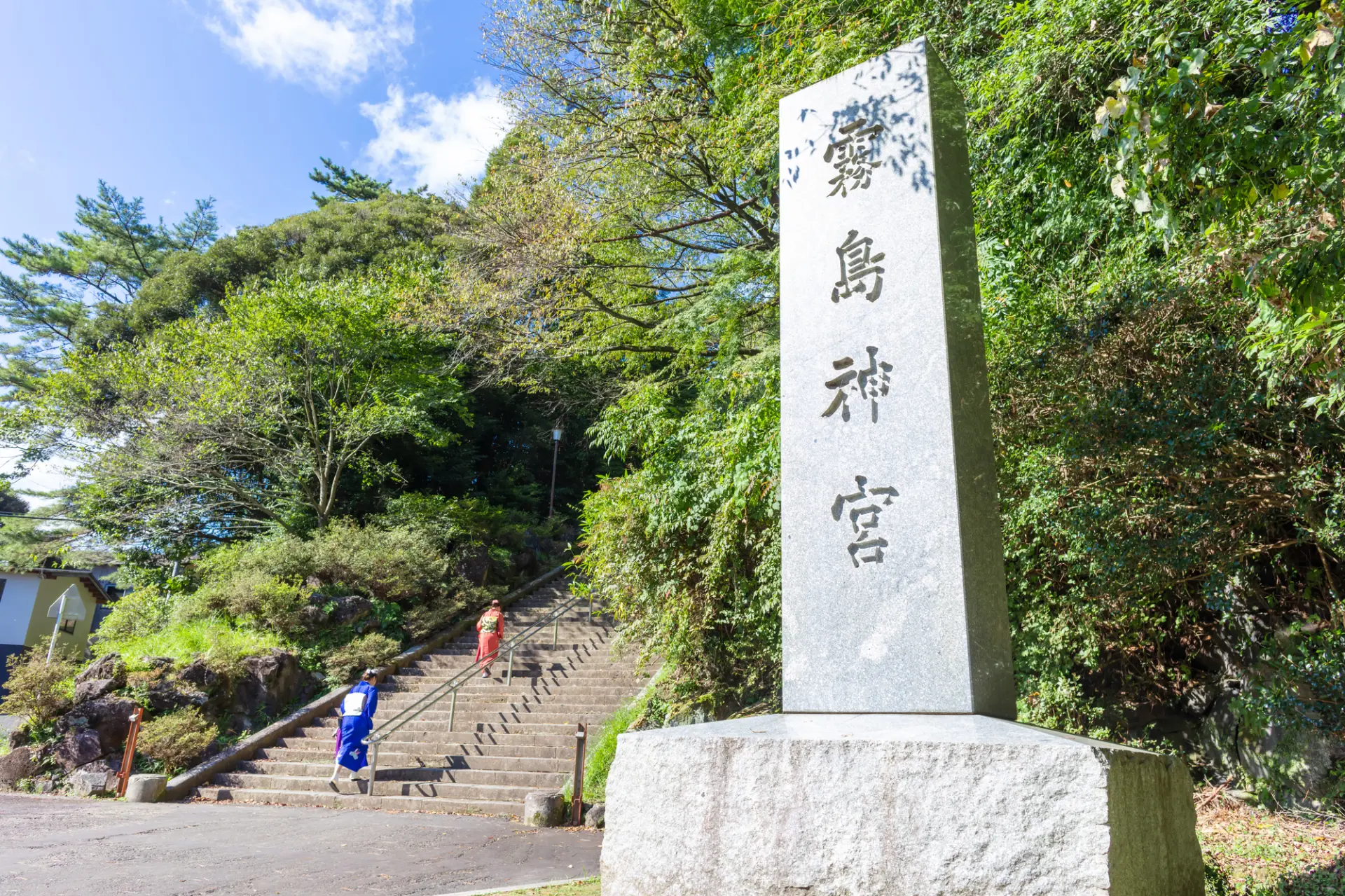 坂本龍馬が新婚旅行で訪れたことから、縁結びの神社としても人気