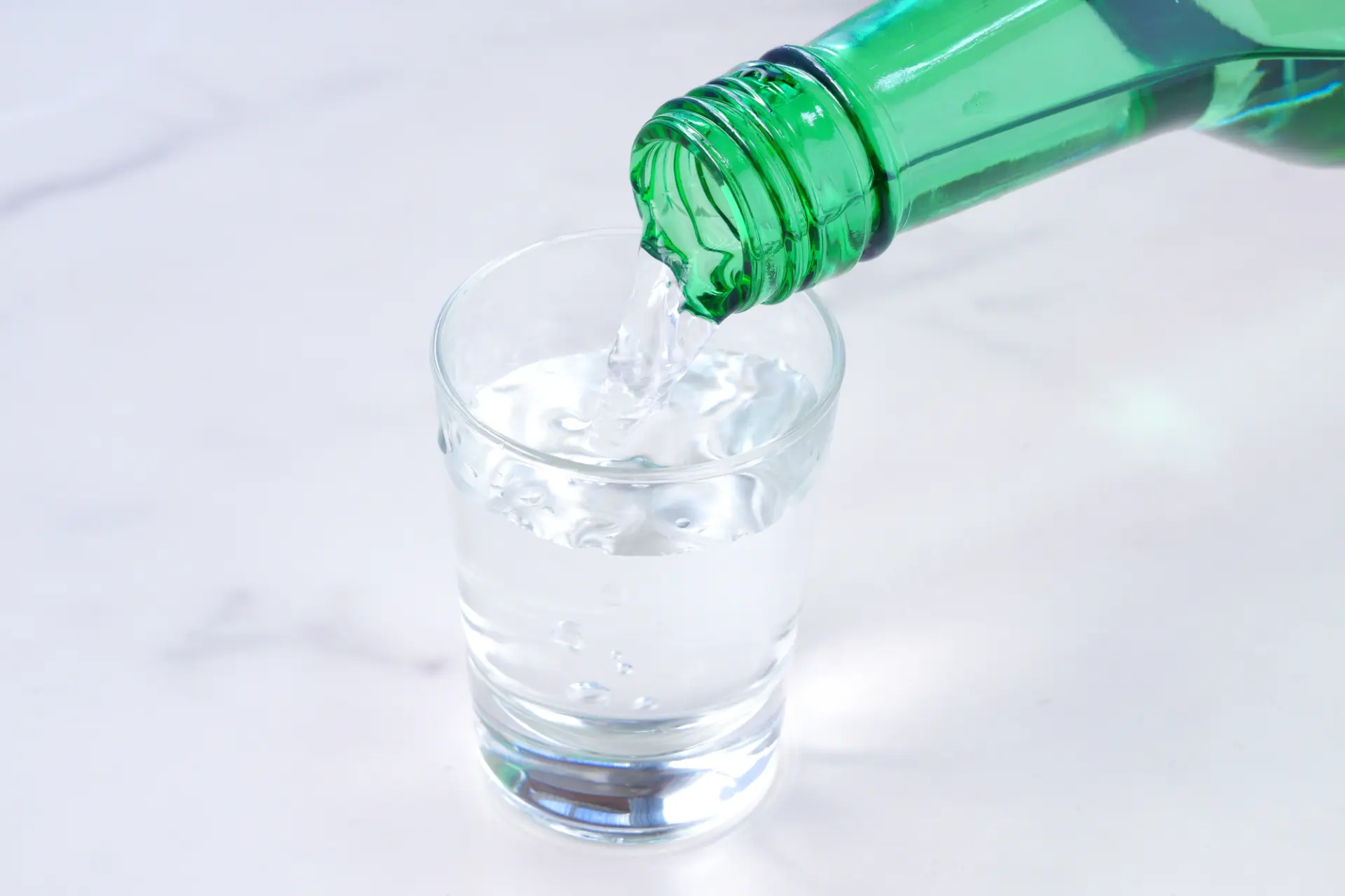 焼酎の奥深さを知りたいなら、まずはストレートで一口試してみよう