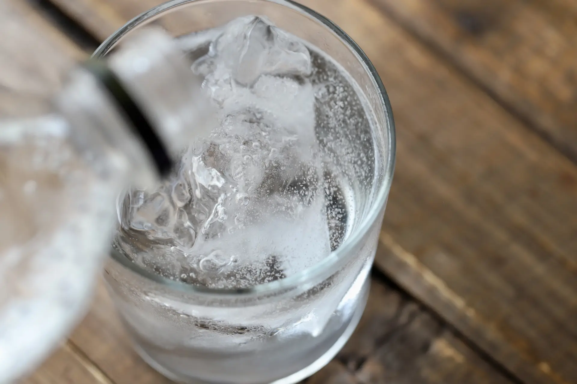 料理とも相性がよく、アレンジの幅が広いお茶割り・炭酸割り