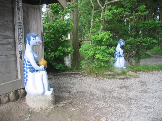 母乳の出がよくなるといわれている乳神を祀った小さな祠