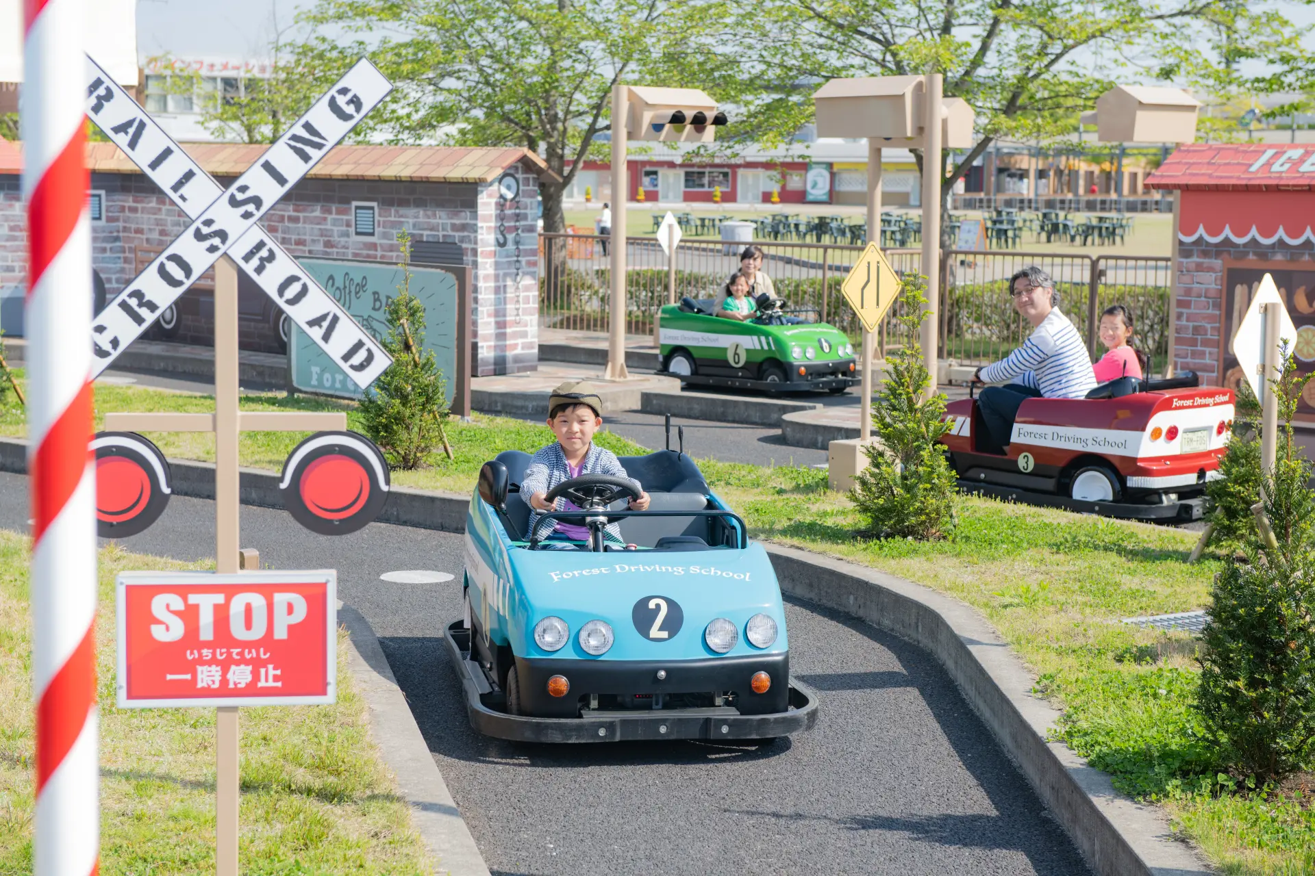 5歳からひとりで乗車OKのアトラクション「森の教習所」など乗り物系のアトラクションが充実
