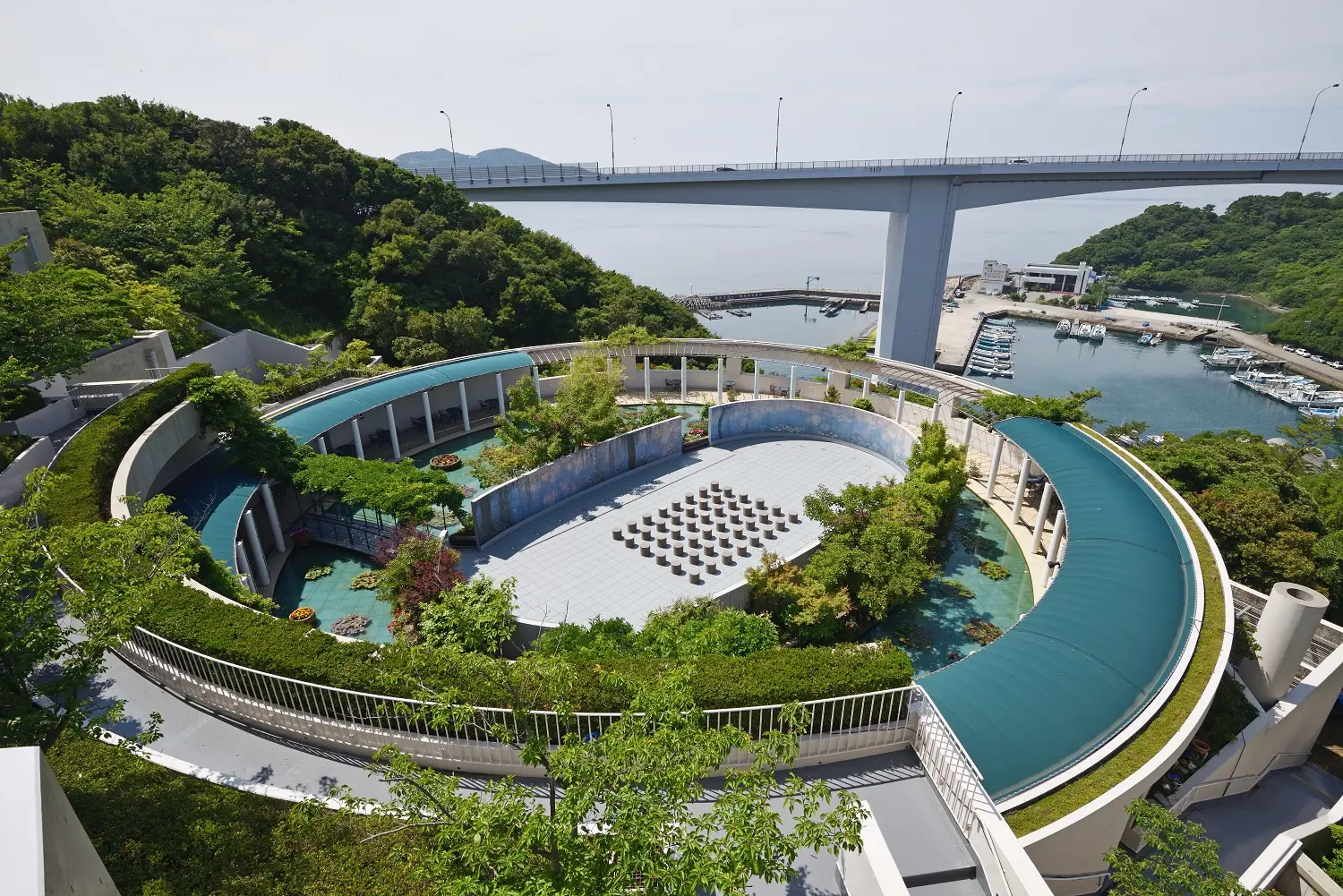 日本最大級の常設展示スペースを誇る、陶板名画美術館