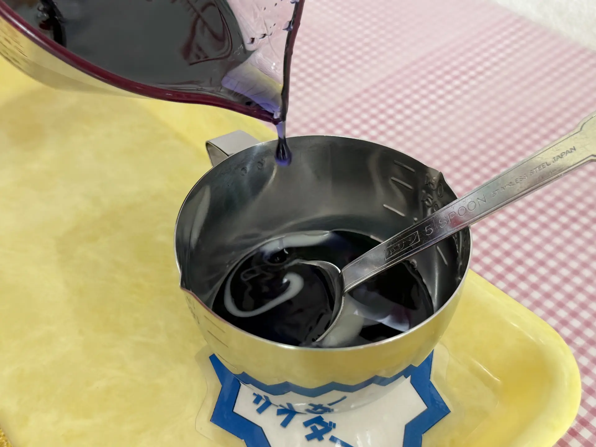 混合汽水香料與糖蜜