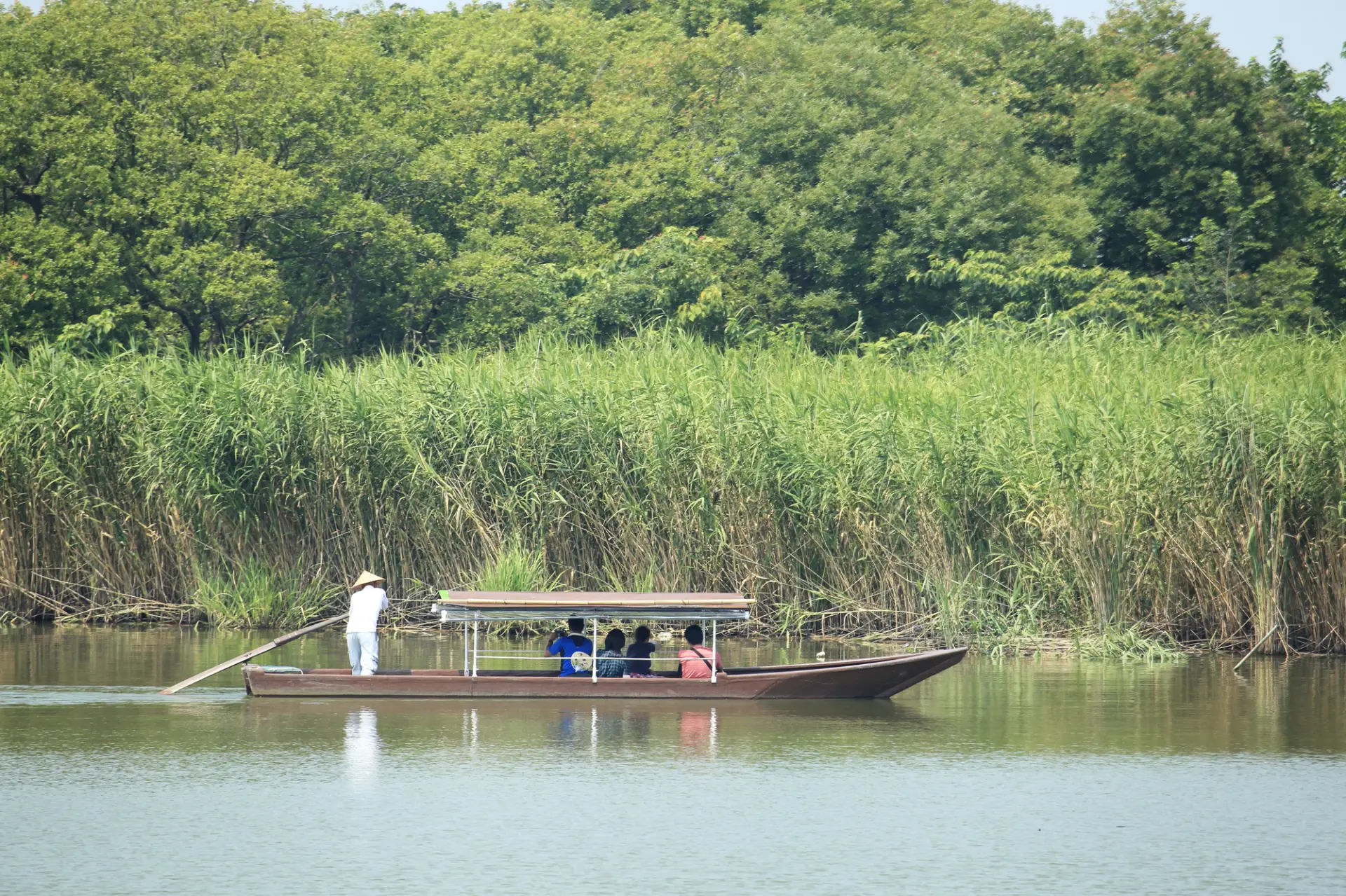 搭乘遊船巡遊，享受水鄉獨有的特別時光