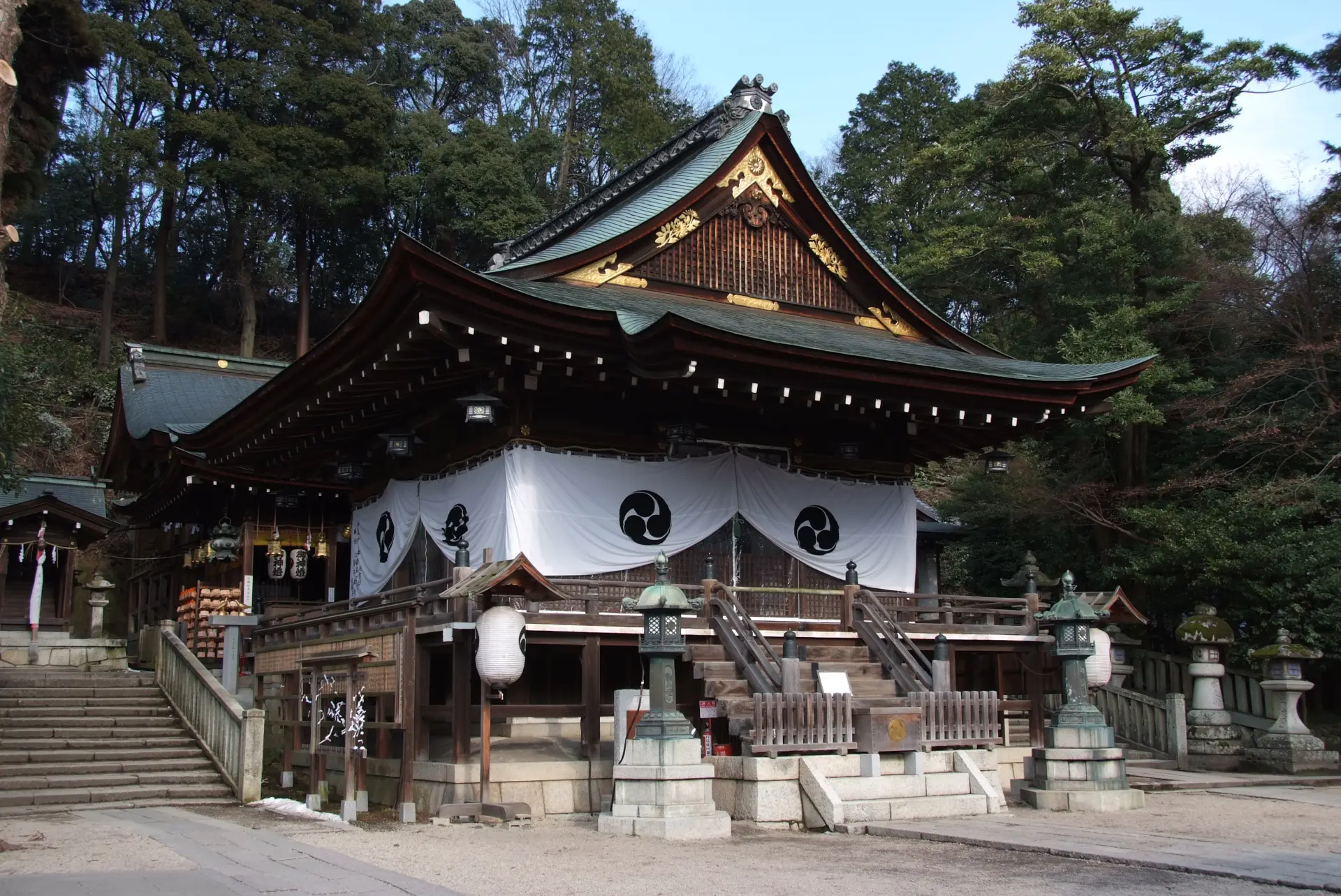 代表滋賀縣，並以縣內兩大火祭聞名的神社