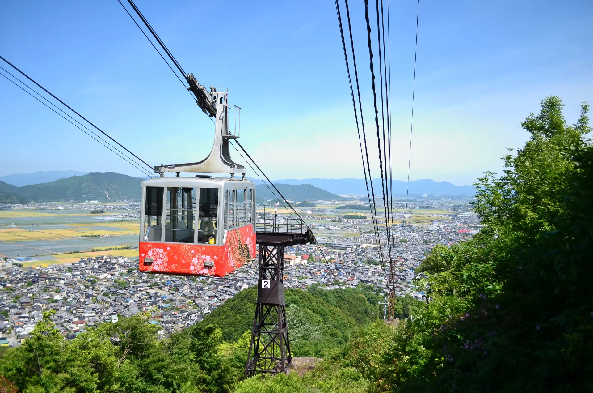 搭乘八幡山纜車，從空中眺望近江絕景。