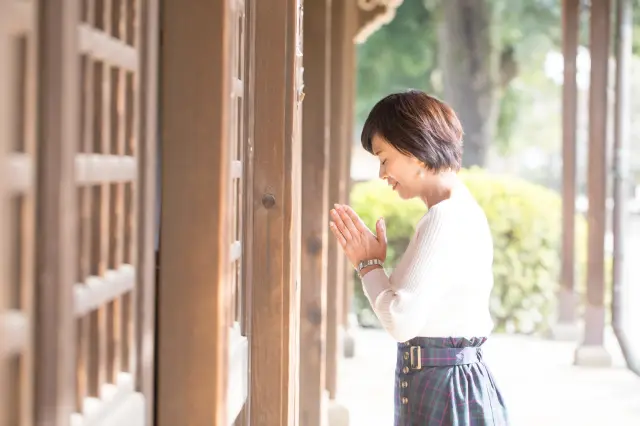 神社で基本的な参拝の作法「二礼二拍手一礼」