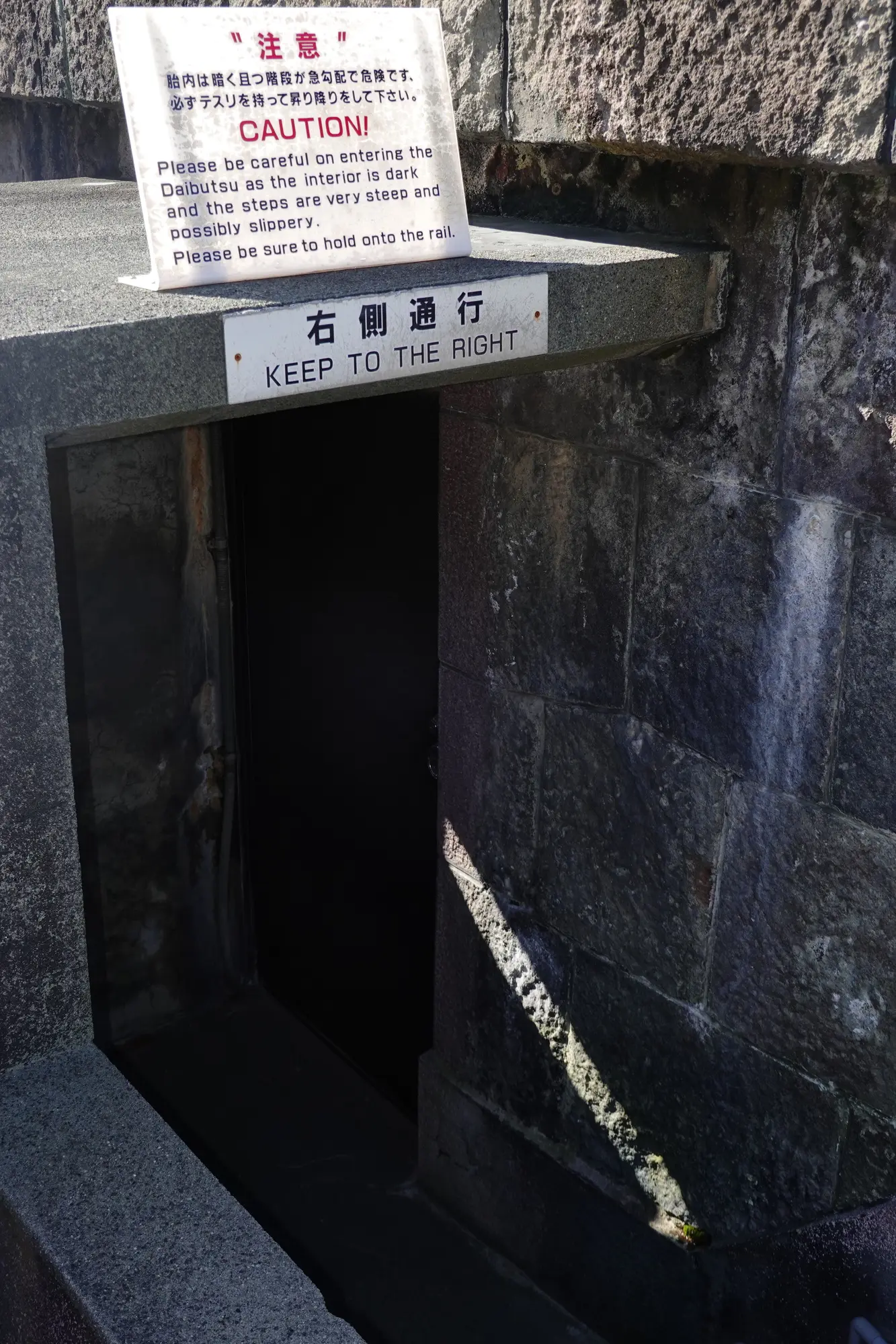 胎内拝観は外からはわからない構造や鋳造技術を間近に体感できる