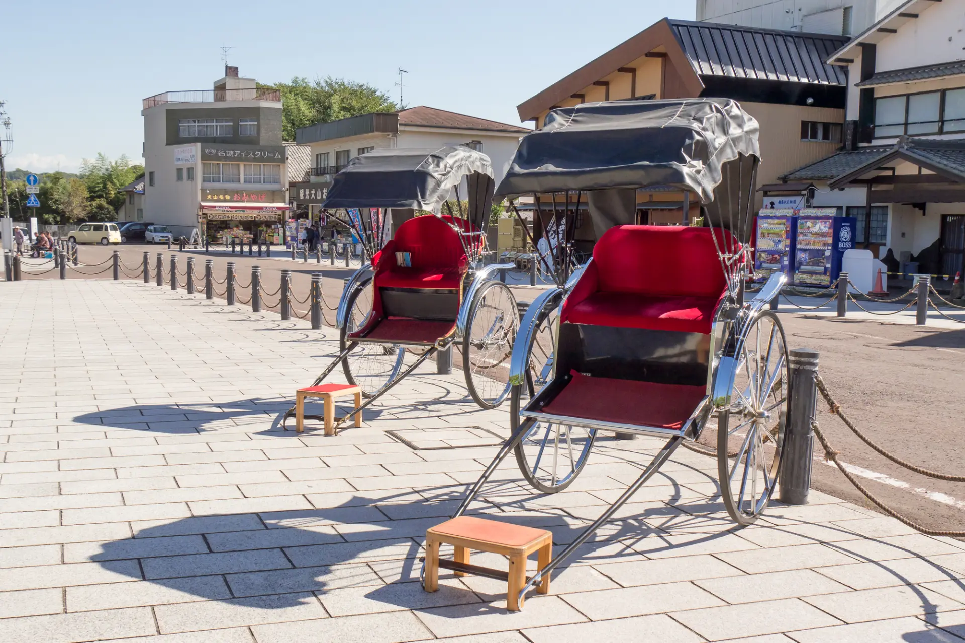 家族連れやカップル、友人同士でも楽しめる「お笑い人力車」