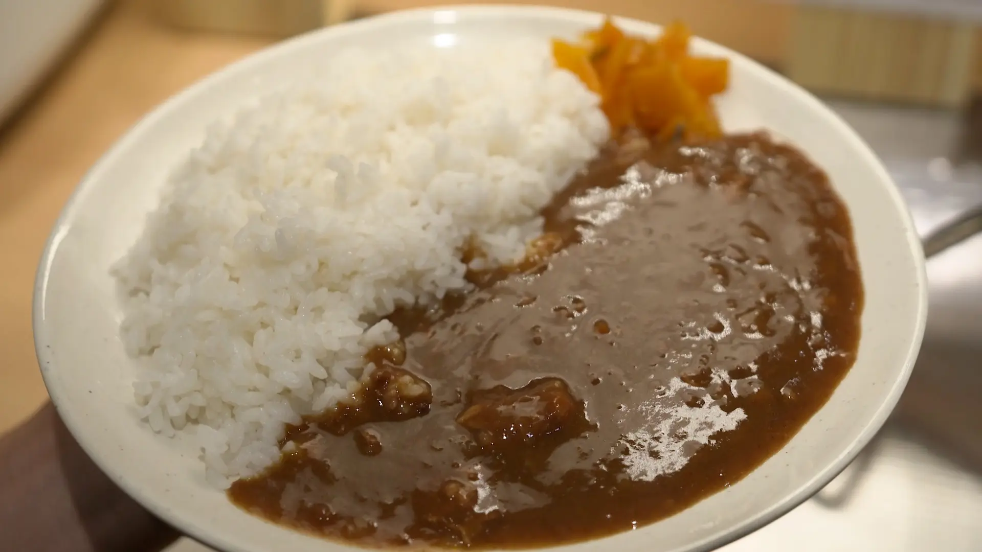 日本スタイルのカレーライスを
