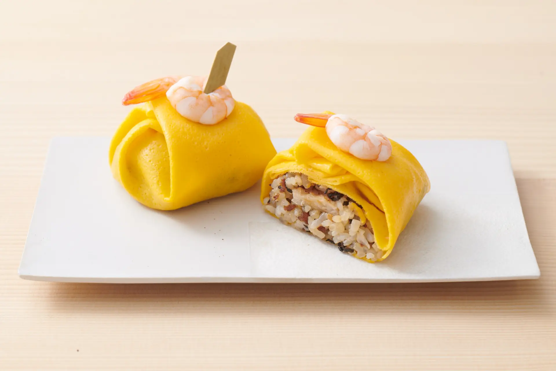 混ぜしゃりを薄焼き卵で包んだ伝統の逸品