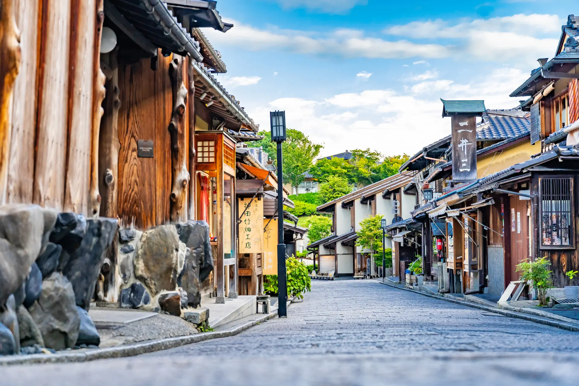 日本家屋连绵的二年坂街景