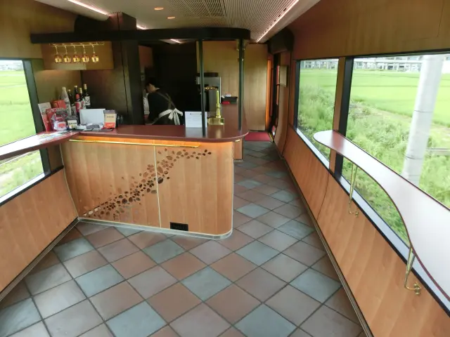 2号車のさくらラウンジ