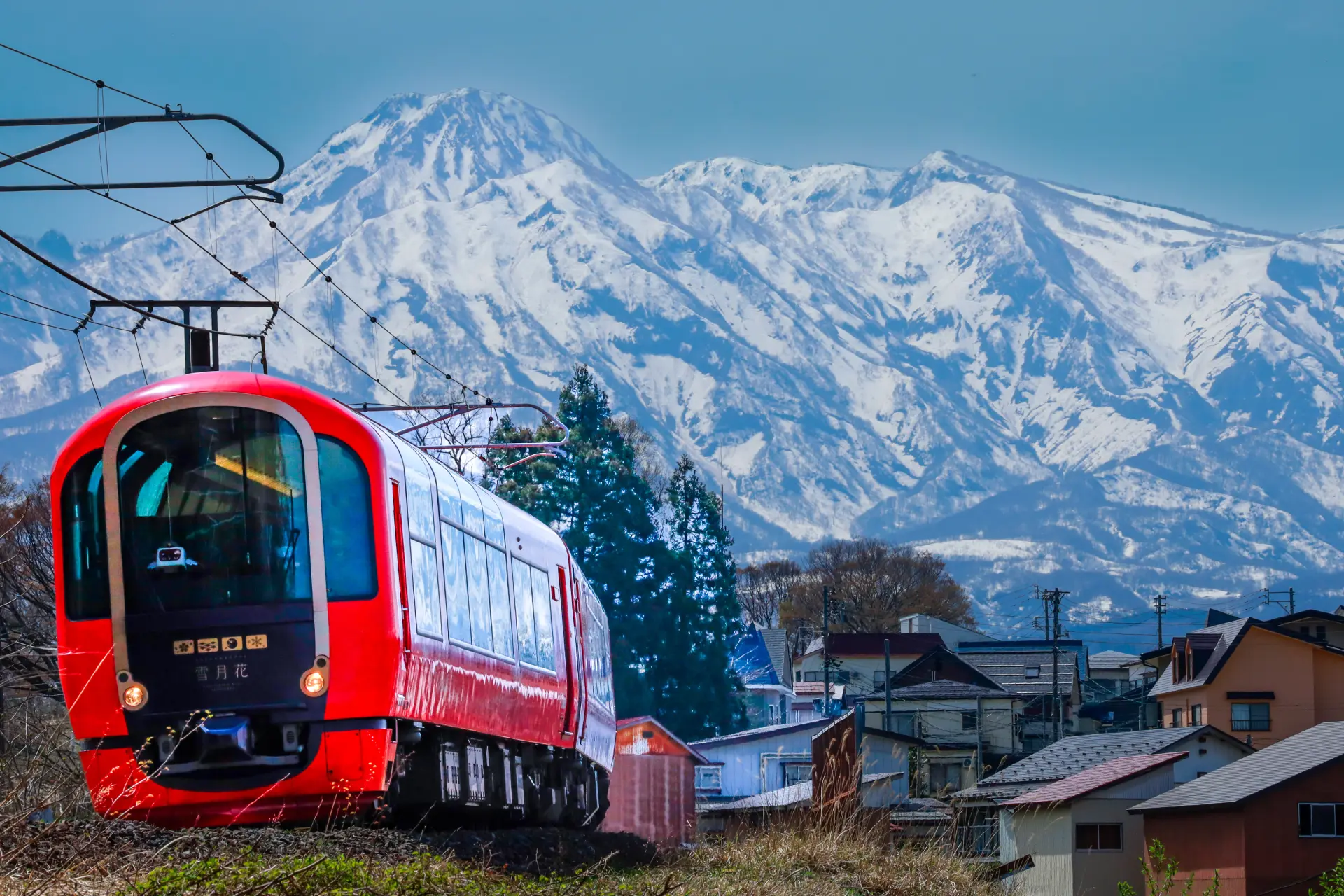 青と白の山並みが美しい妙高連峰