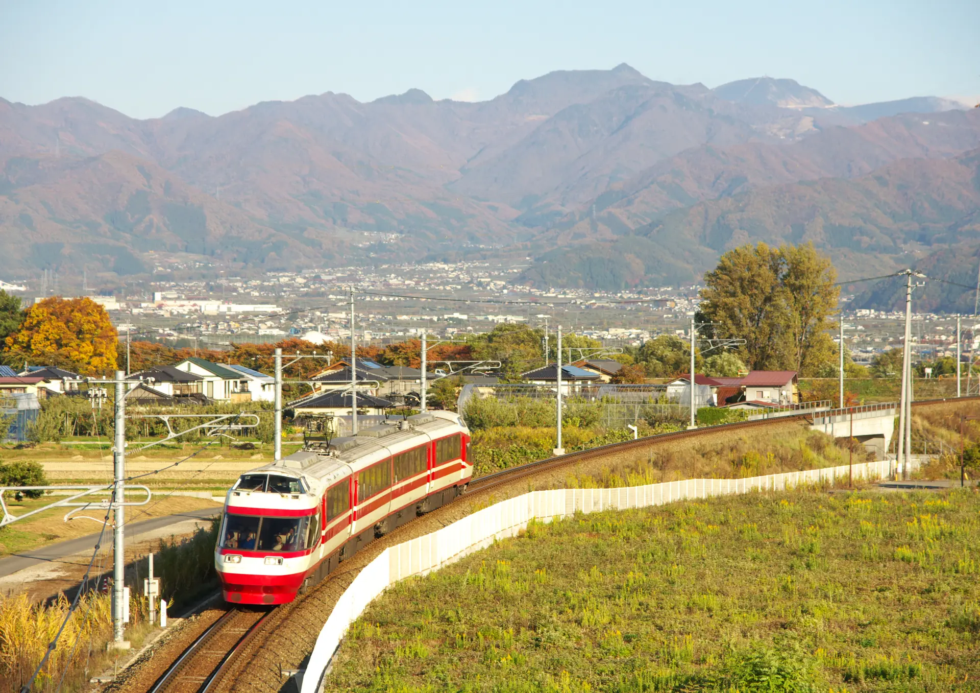 山々の絶景とのどかな里山風景も見もの